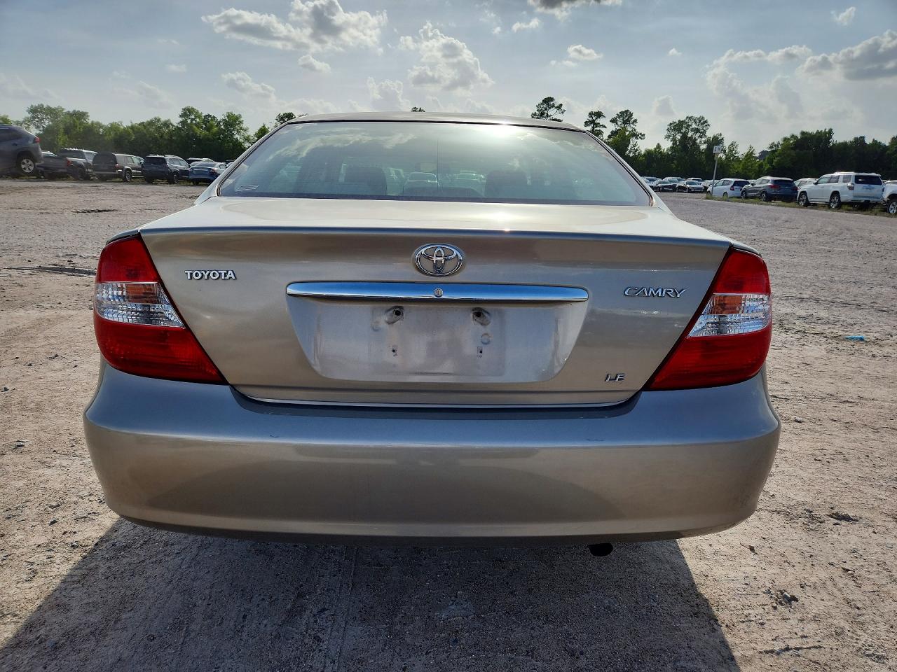 2003 Toyota Camry Le Gold vin: 4T1BE32K53U747564