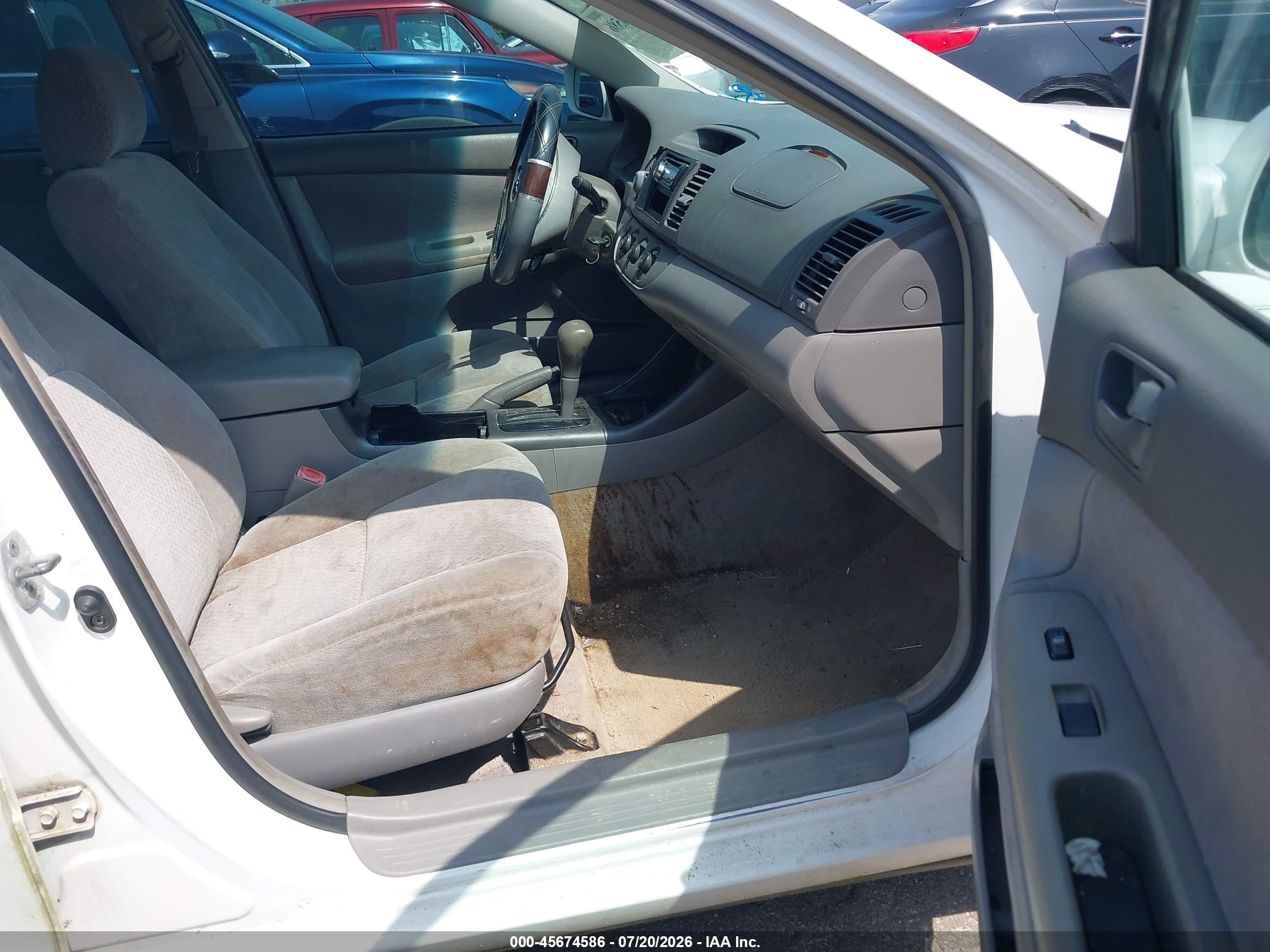 2004 Toyota Camry Le White vin: 4T1BE32K54U279658
