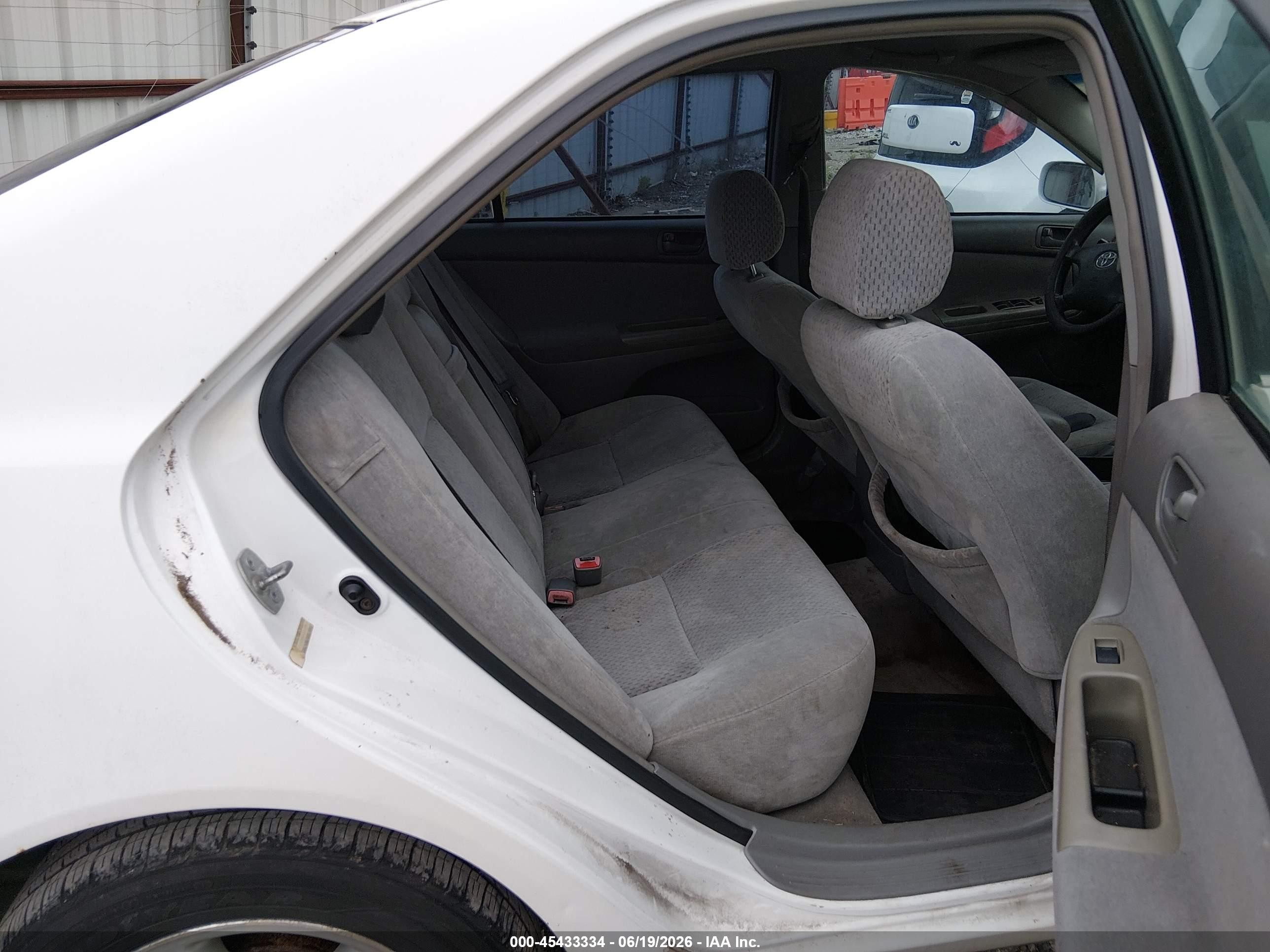 2004 Toyota Camry Le White vin: 4T1BE32K54U303702