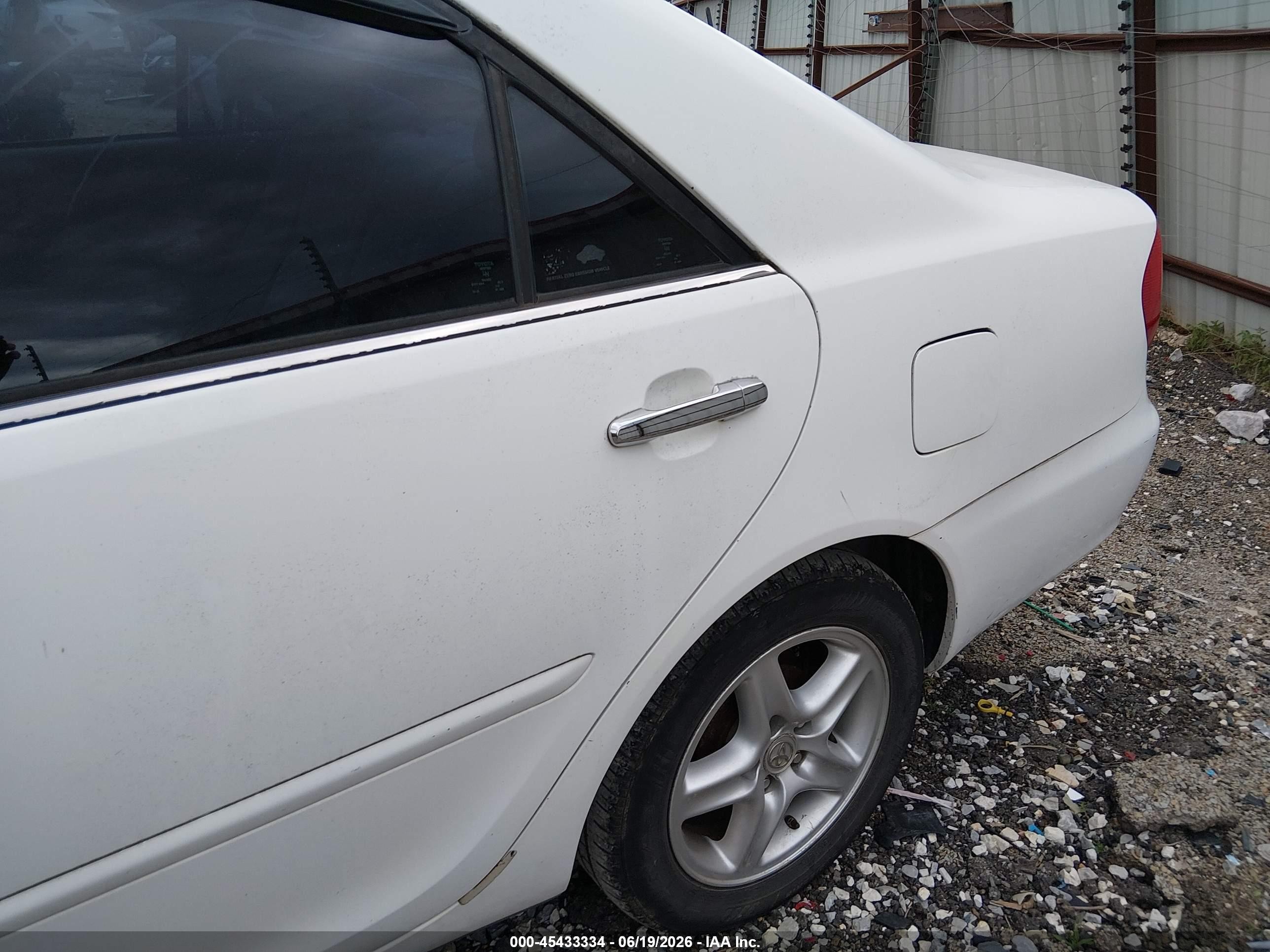 2004 Toyota Camry Le White vin: 4T1BE32K54U303702