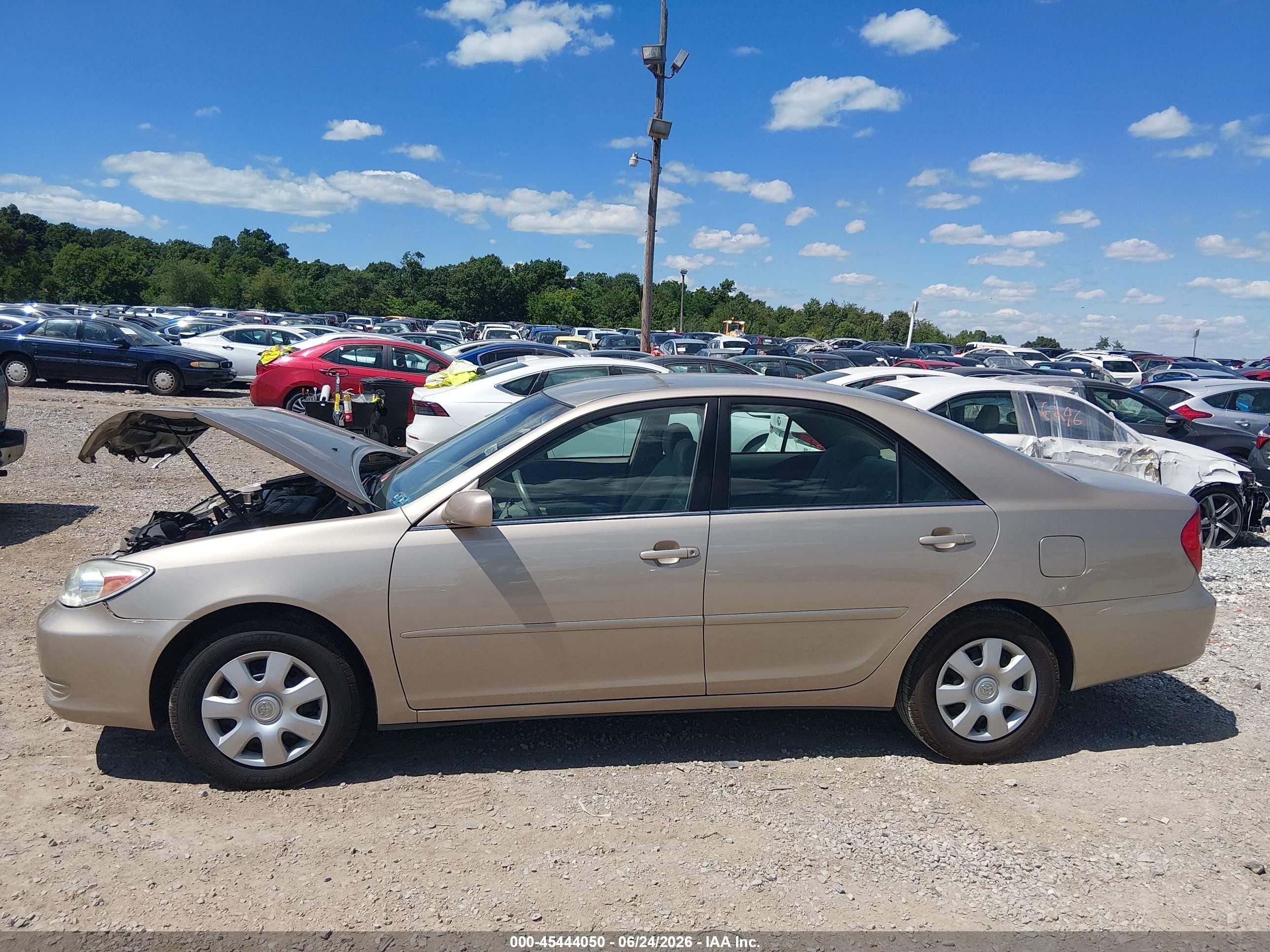 2004 Toyota Camry Le Золотой vin: 4T1BE32K54U307636