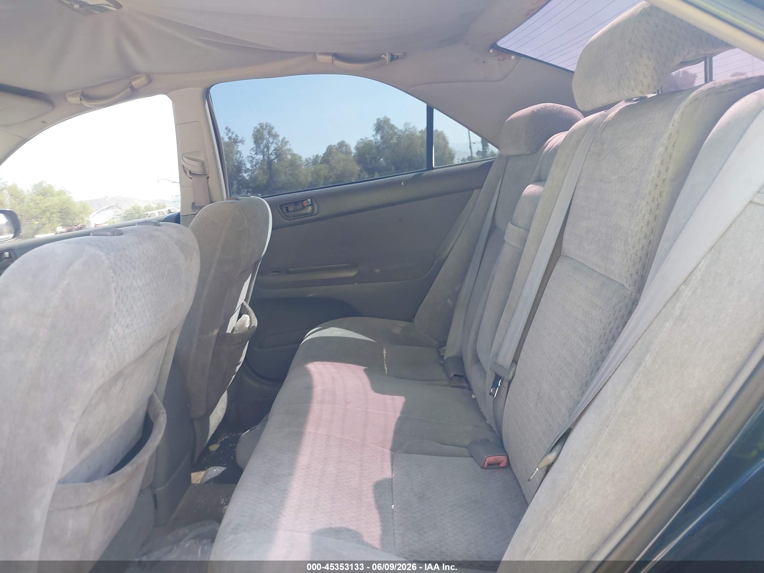 2004 Toyota Camry Le Blue vin: 4T1BE32K54U333668