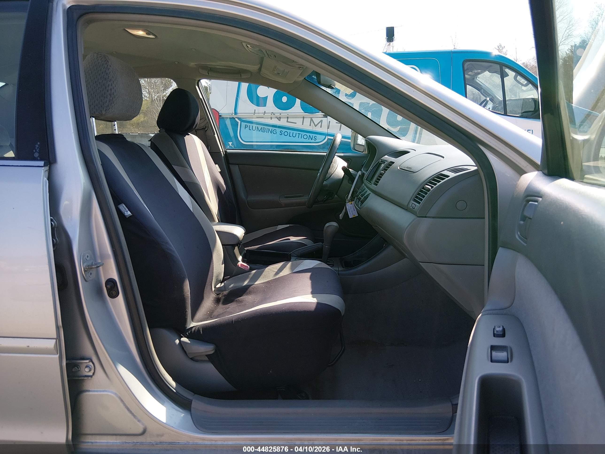 2004 Toyota Camry Le Silver vin: 4T1BE32K54U334366