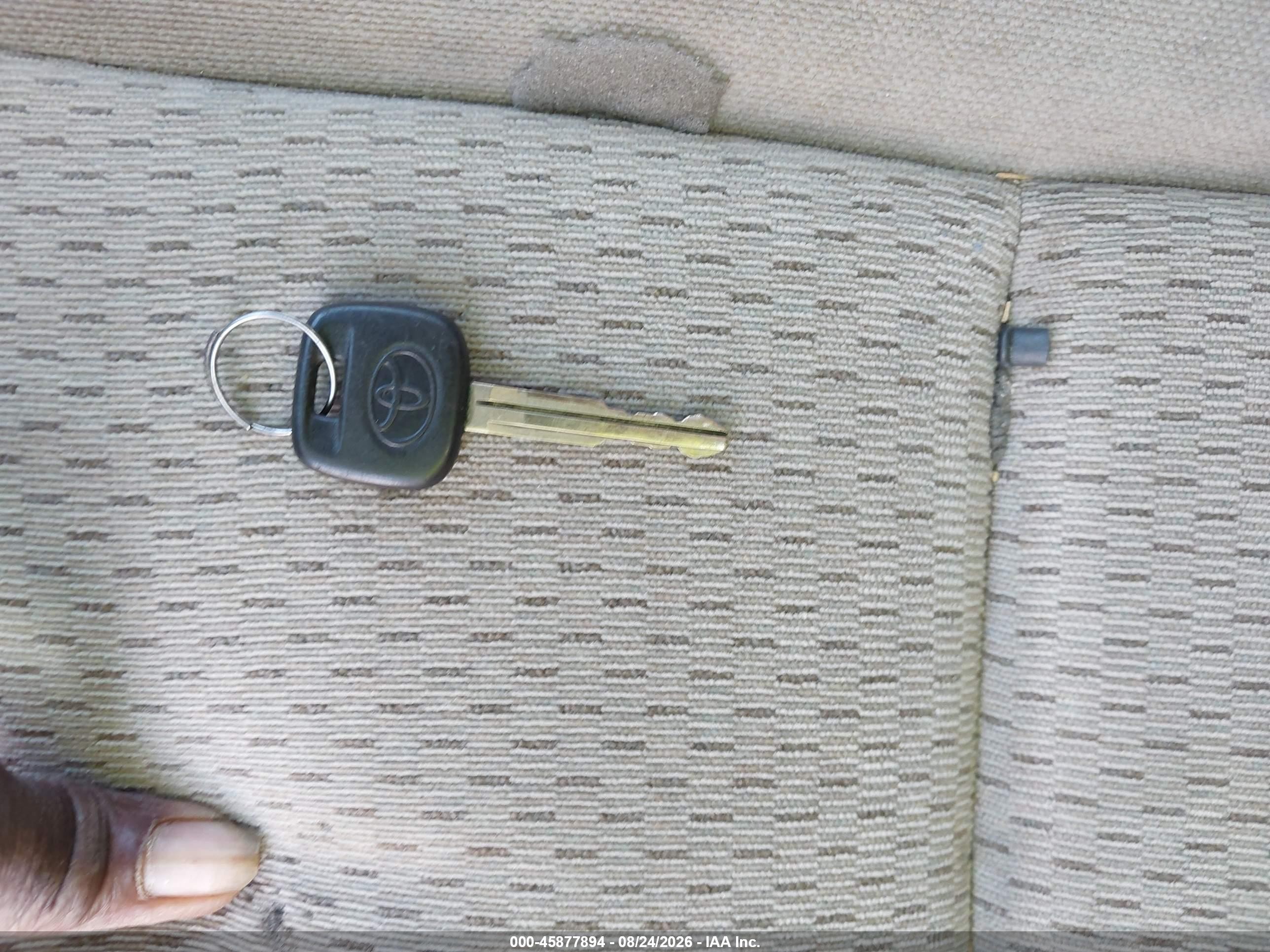 2004 Toyota Camry Le Burgundy vin: 4T1BE32K54U354553