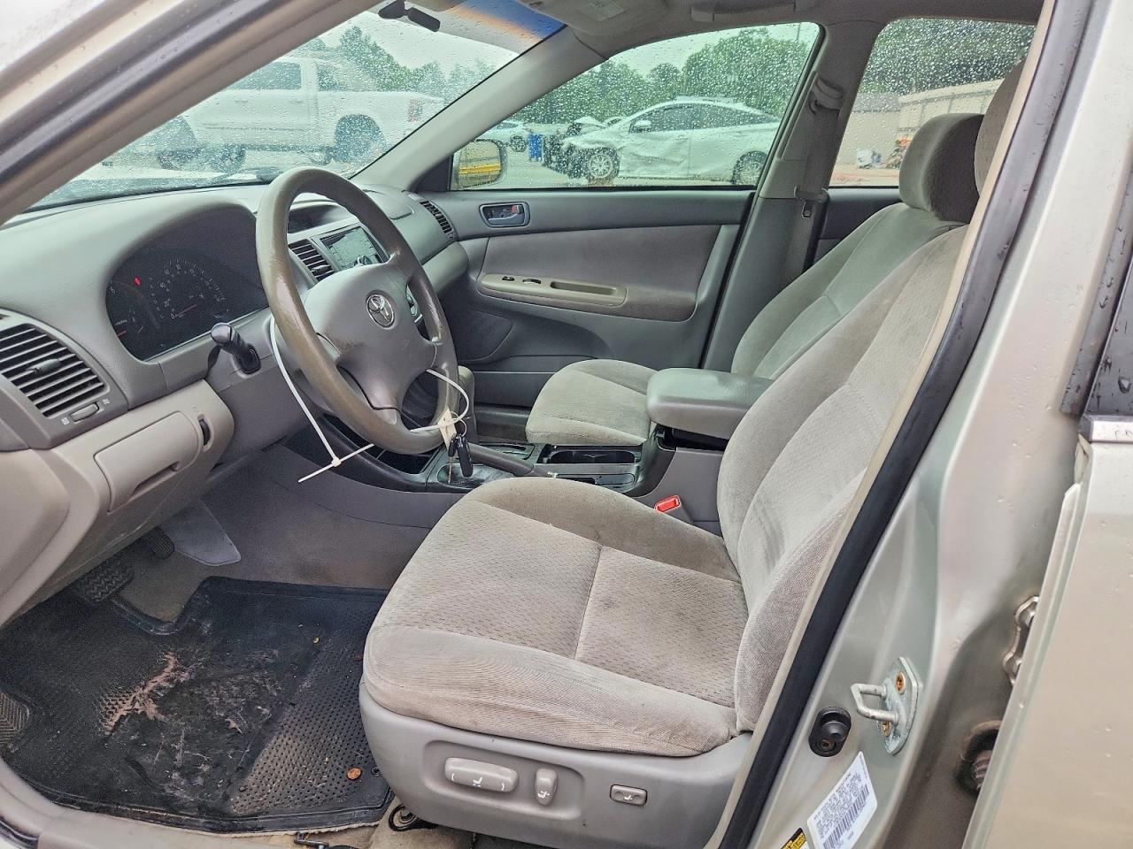 2004 Toyota Camry Le Silver vin: 4T1BE32K54U789945