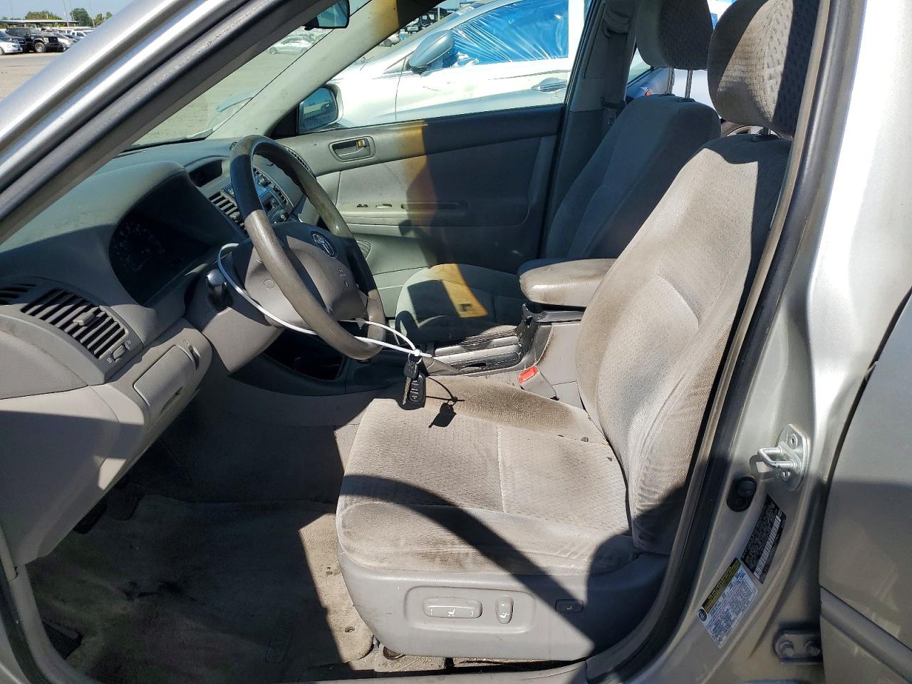 2004 Toyota Camry Le Silver vin: 4T1BE32K54U814939