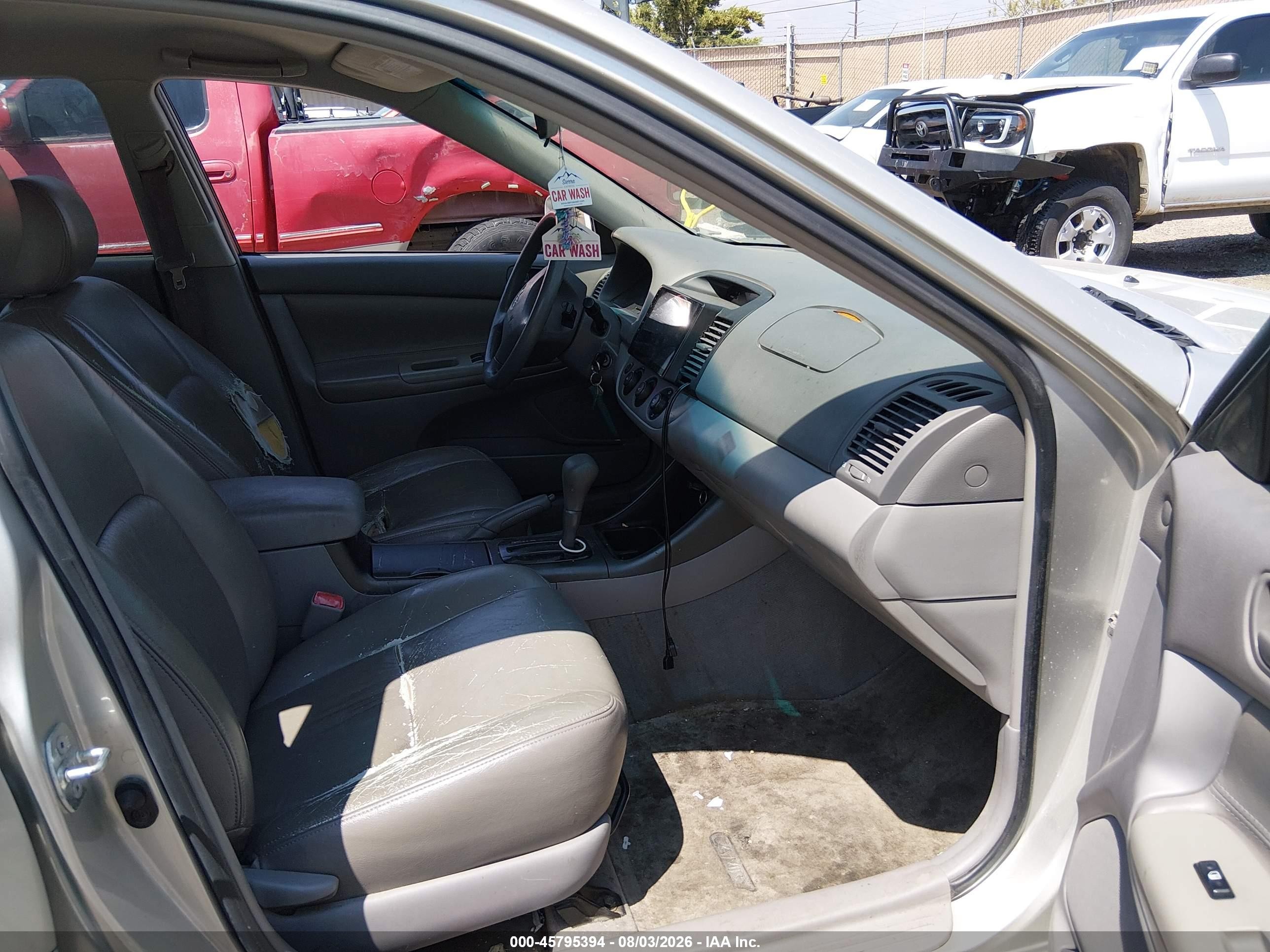 2004 Toyota Camry Le Silver vin: 4T1BE32K54U816397
