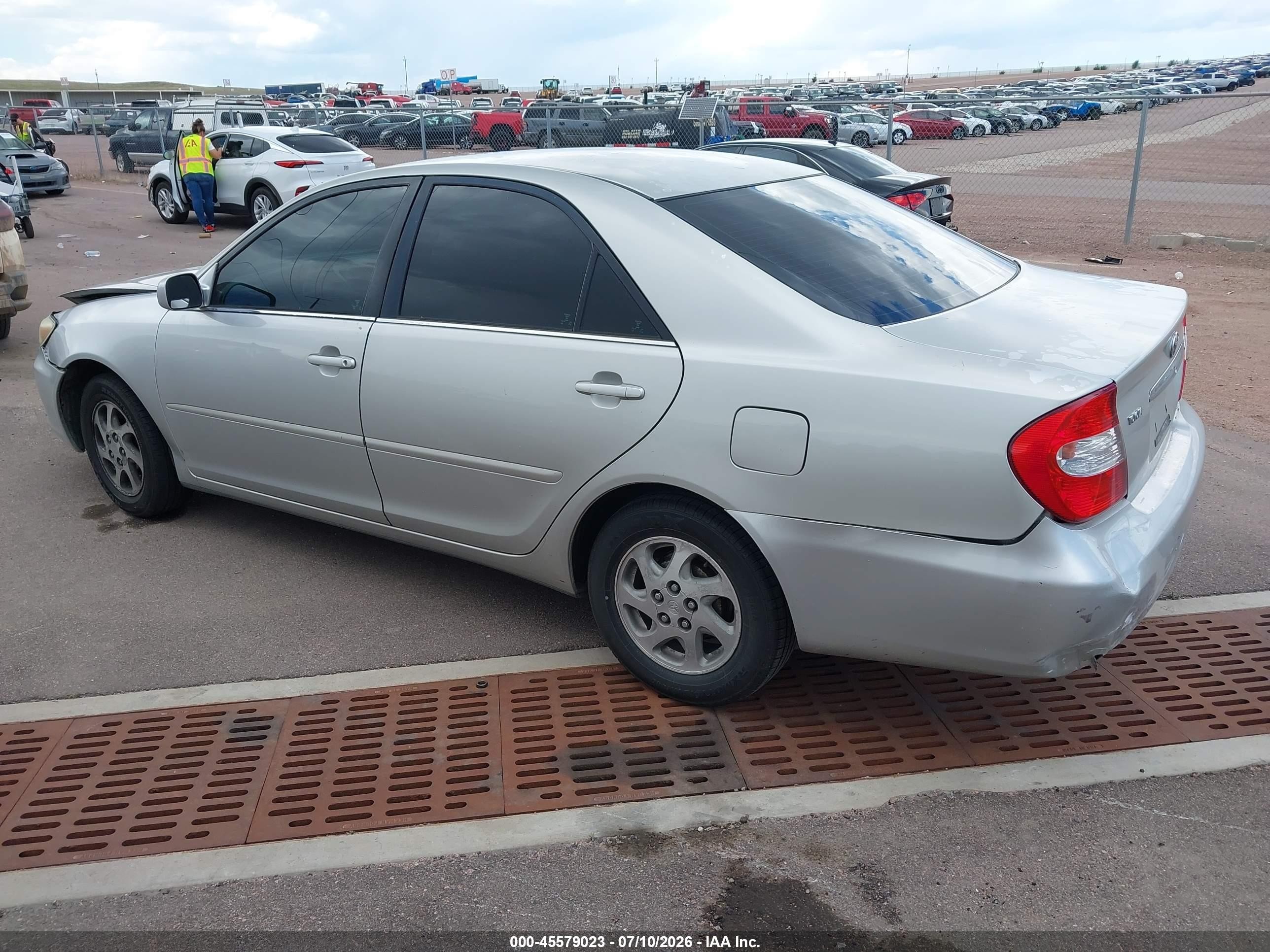 2004 Toyota Camry Le Silver vin: 4T1BE32K54U890418