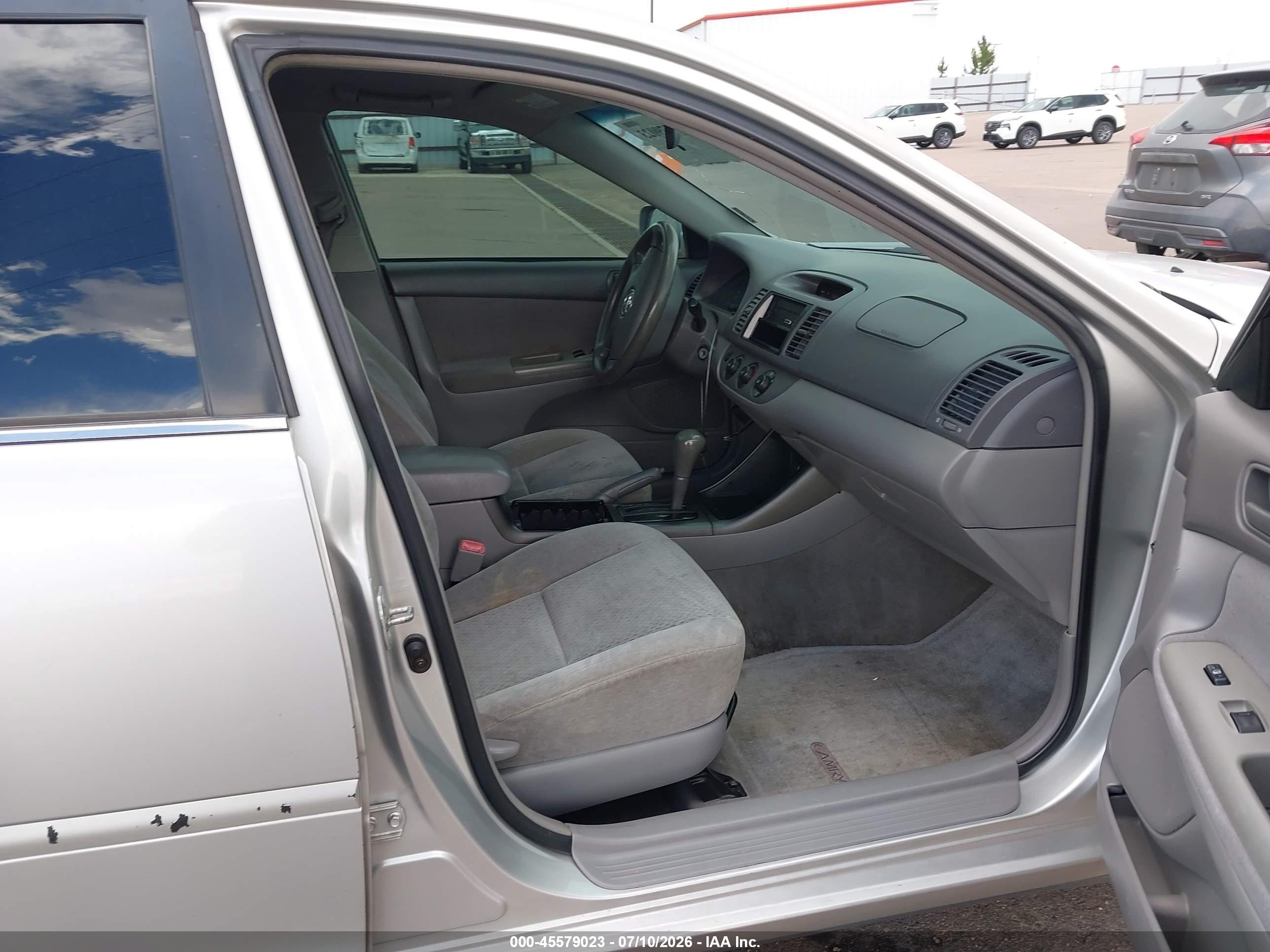 2004 Toyota Camry Le Silver vin: 4T1BE32K54U890418
