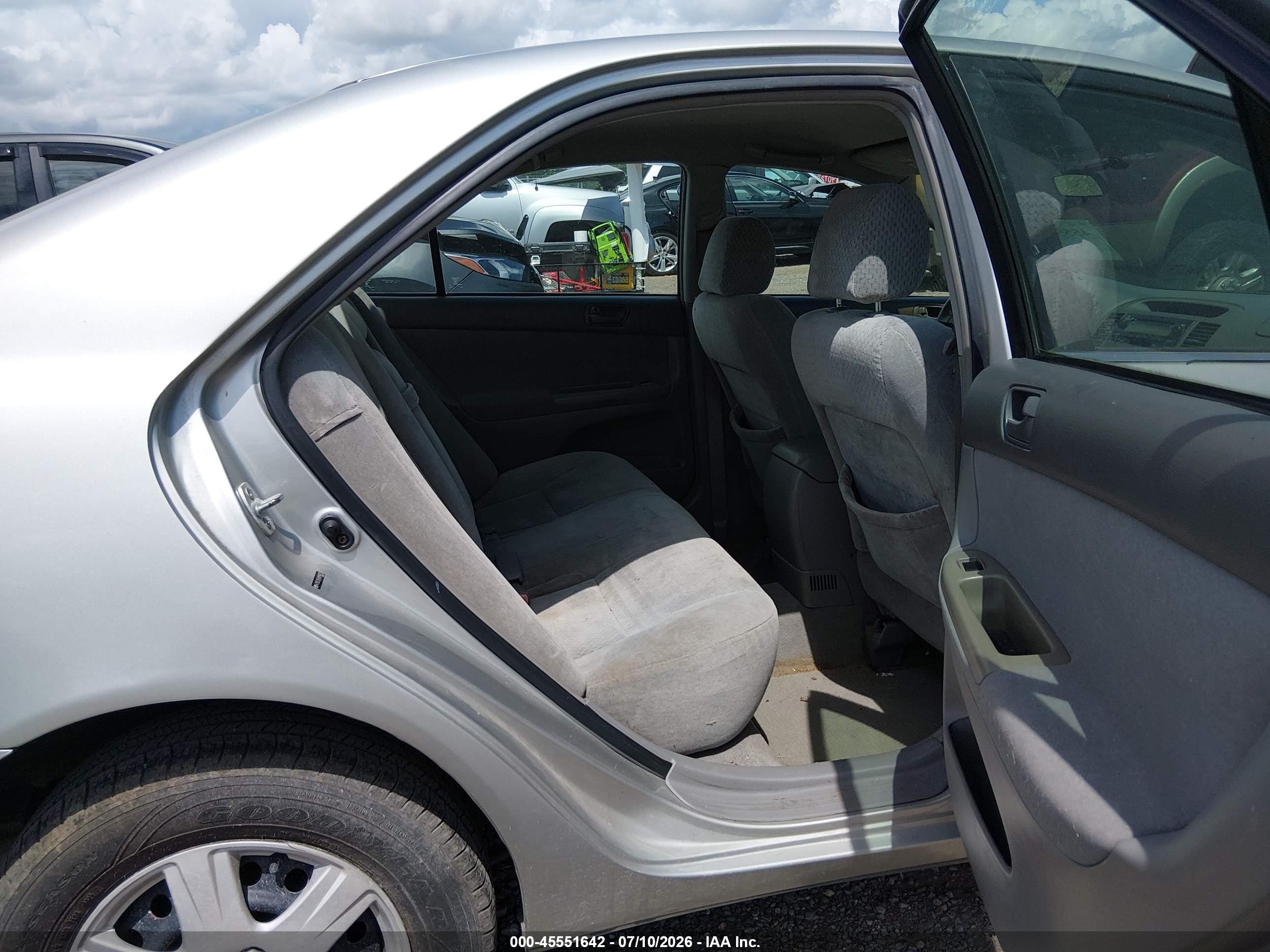 2004 Toyota Camry Le Silver vin: 4T1BE32K54U914832