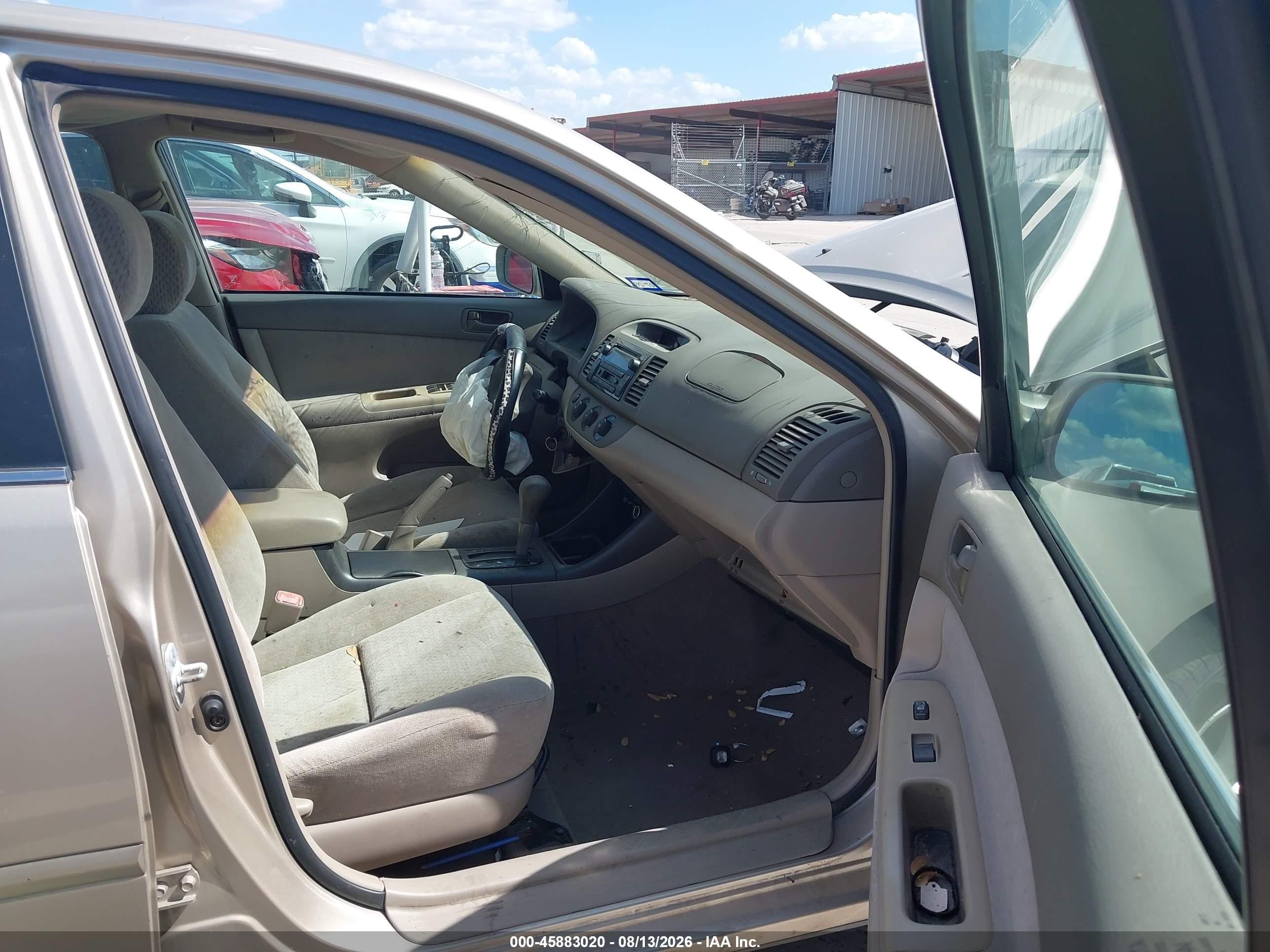 2004 Toyota Camry Le Gold vin: 4T1BE32K54U939133