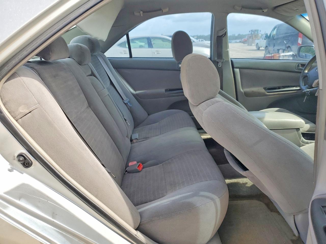 2005 Toyota Camry Le Silver vin: 4T1BE32K55U008536