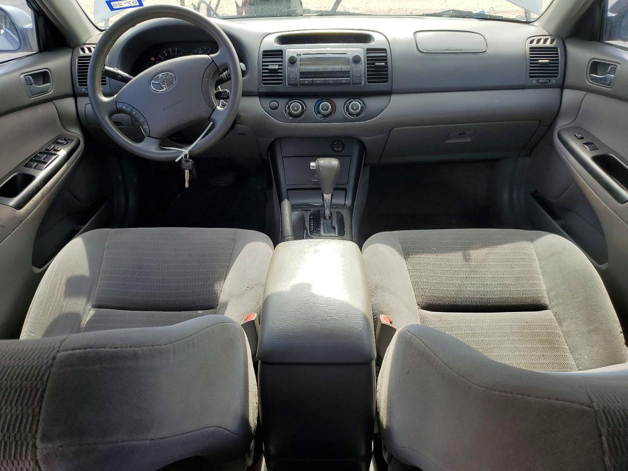 2005 Toyota Camry Le Silver vin: 4T1BE32K55U008536