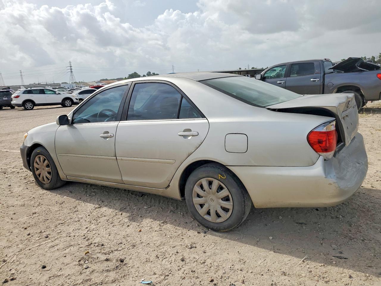 2005 Toyota Camry Le Silver vin: 4T1BE32K55U008536
