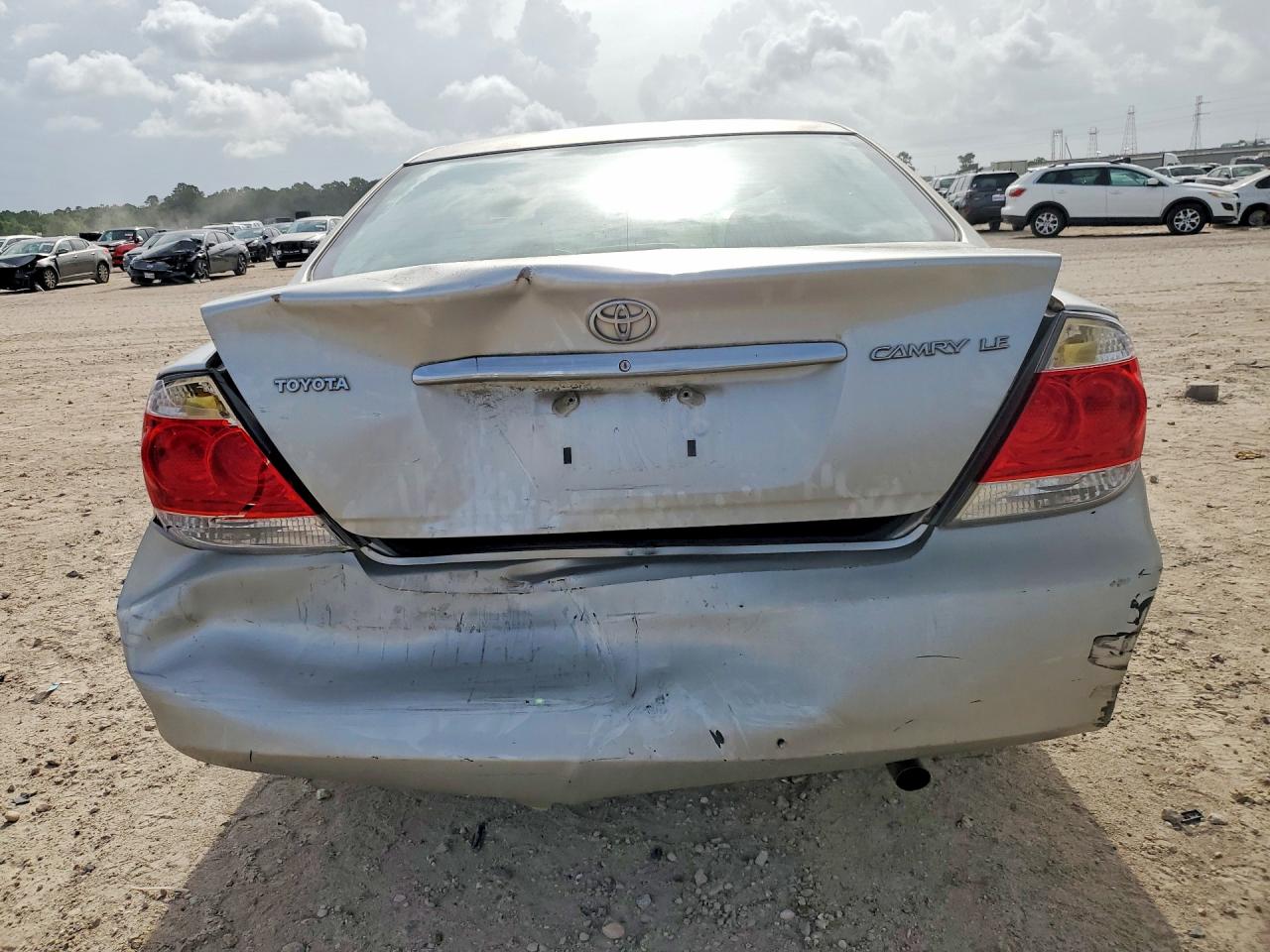 2005 Toyota Camry Le Silver vin: 4T1BE32K55U008536