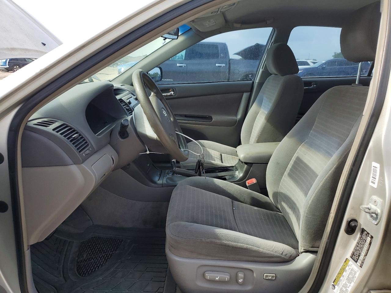 2005 Toyota Camry Le Silver vin: 4T1BE32K55U008536