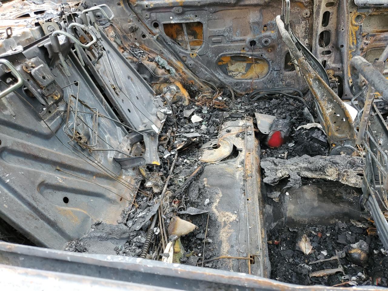 2005 Toyota Camry Le Burn vin: 4T1BE32K55U023876