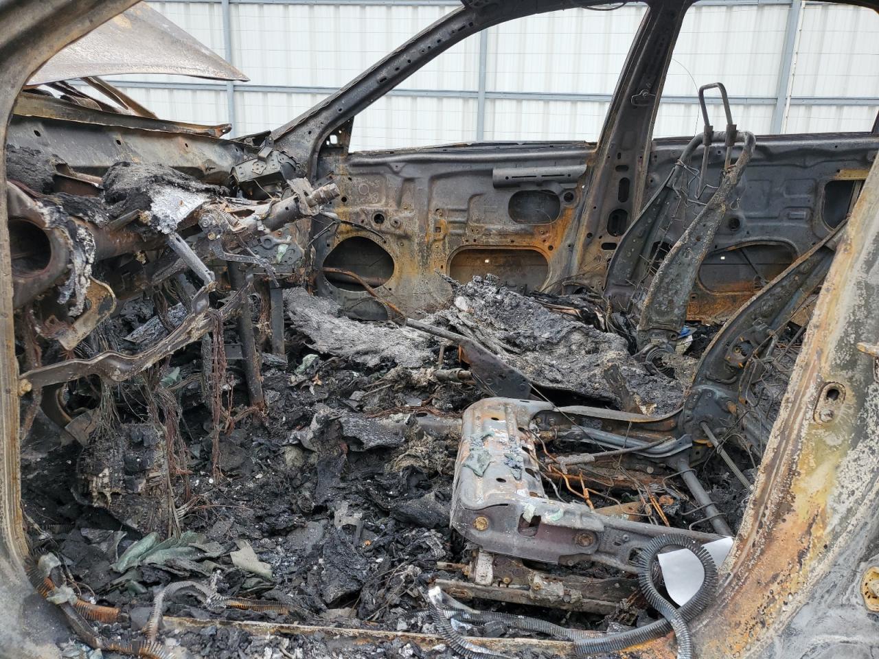 2005 Toyota Camry Le Burn vin: 4T1BE32K55U023876