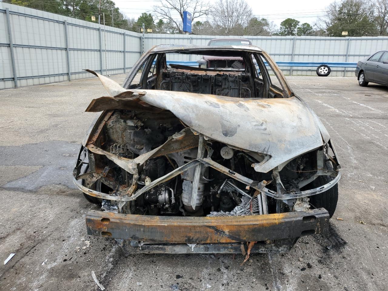 2005 Toyota Camry Le Burn vin: 4T1BE32K55U023876
