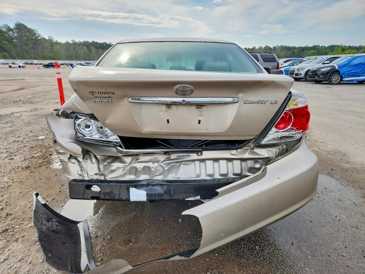 2005 Toyota Camry Le Золотой vin: 4T1BE32K55U024512