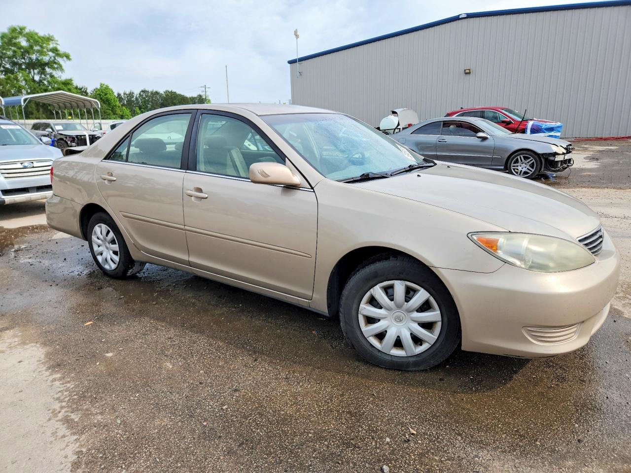 2005 Toyota Camry Le Золотой vin: 4T1BE32K55U024512