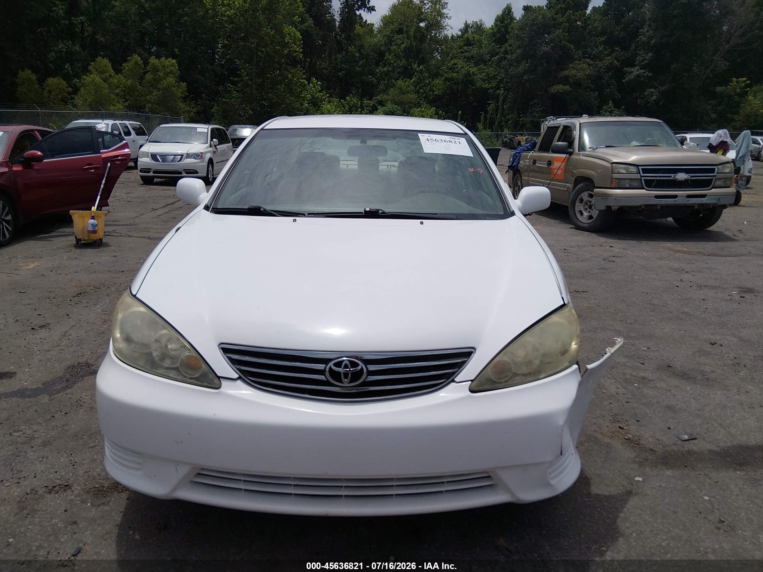 2005 Toyota Camry Le White vin: 4T1BE32K55U026826