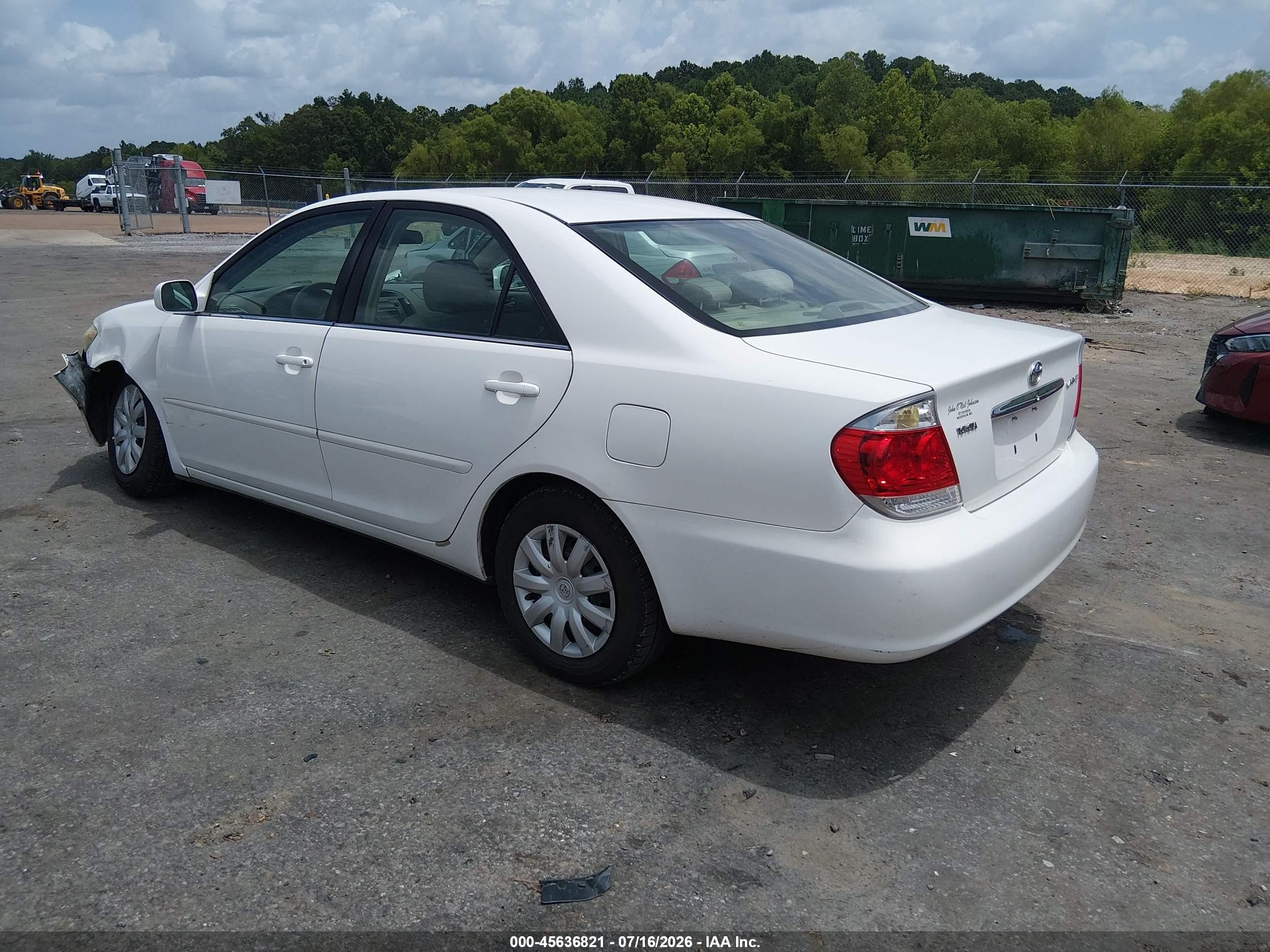 2005 Toyota Camry Le White vin: 4T1BE32K55U026826