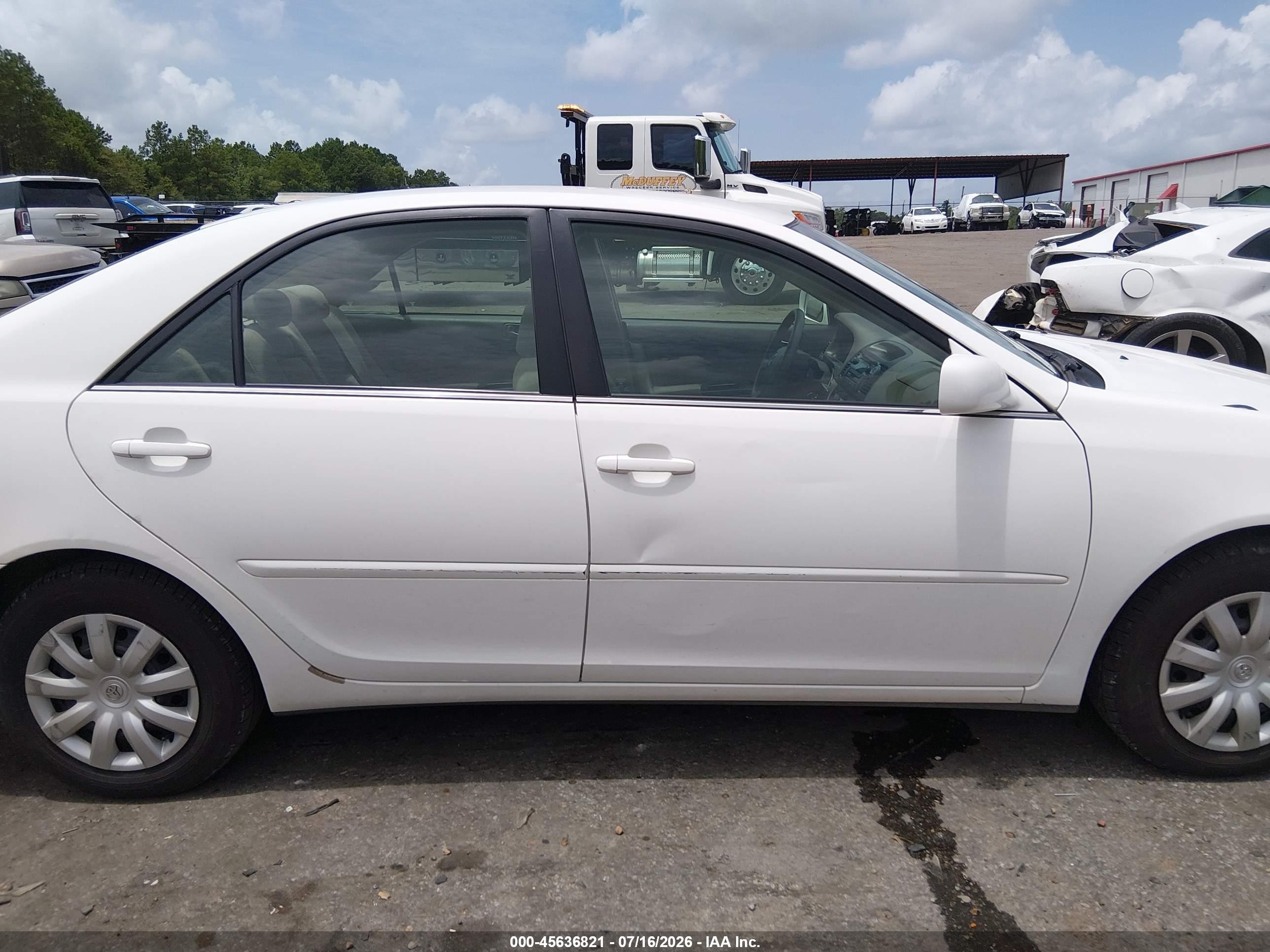 2005 Toyota Camry Le White vin: 4T1BE32K55U026826