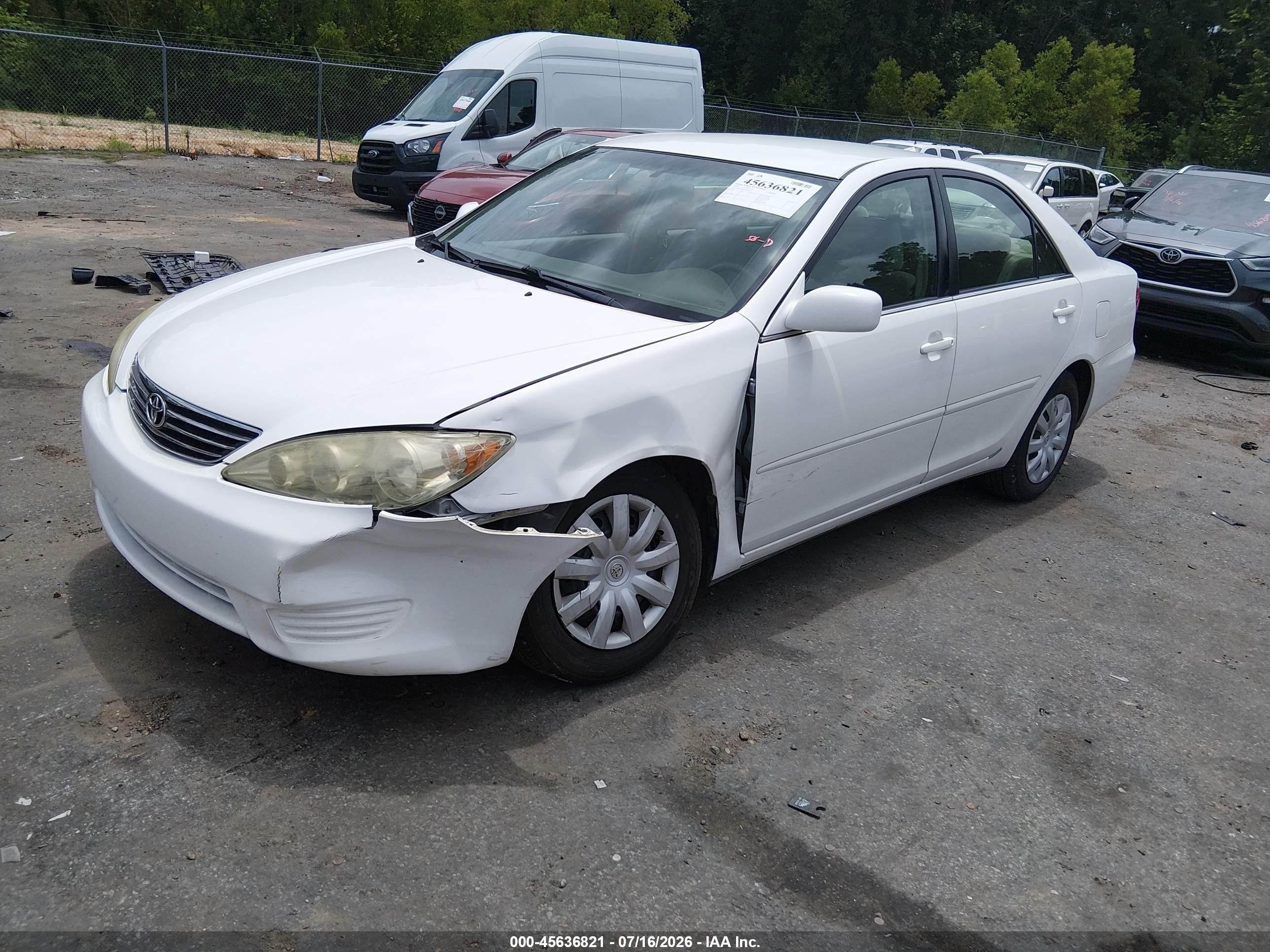 2005 Toyota Camry Le White vin: 4T1BE32K55U026826