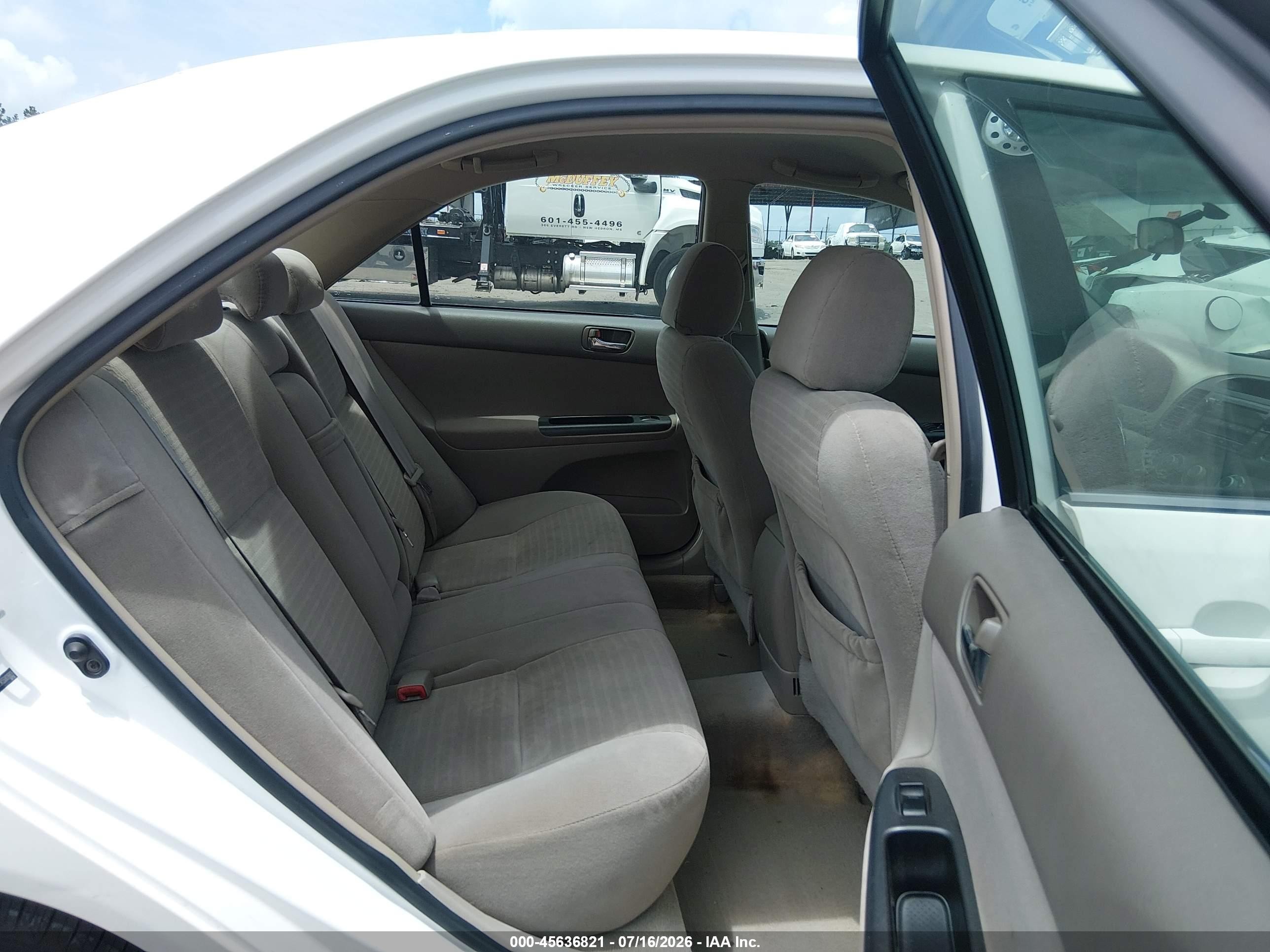 2005 Toyota Camry Le White vin: 4T1BE32K55U026826