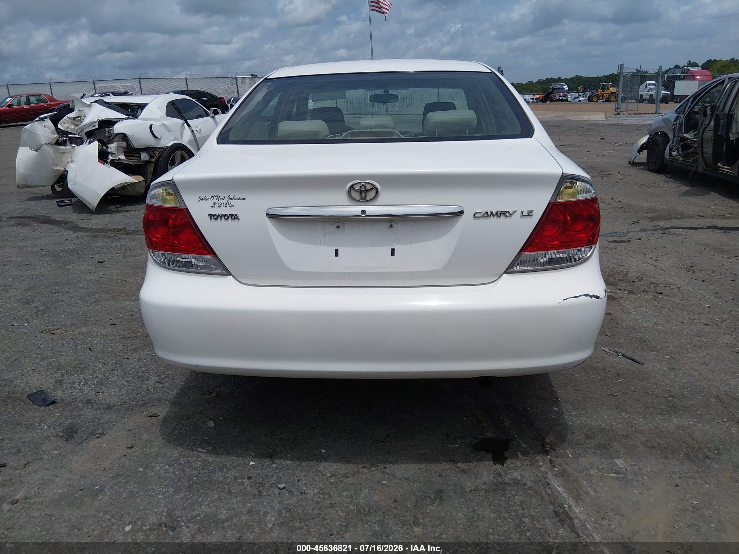 2005 Toyota Camry Le White vin: 4T1BE32K55U026826