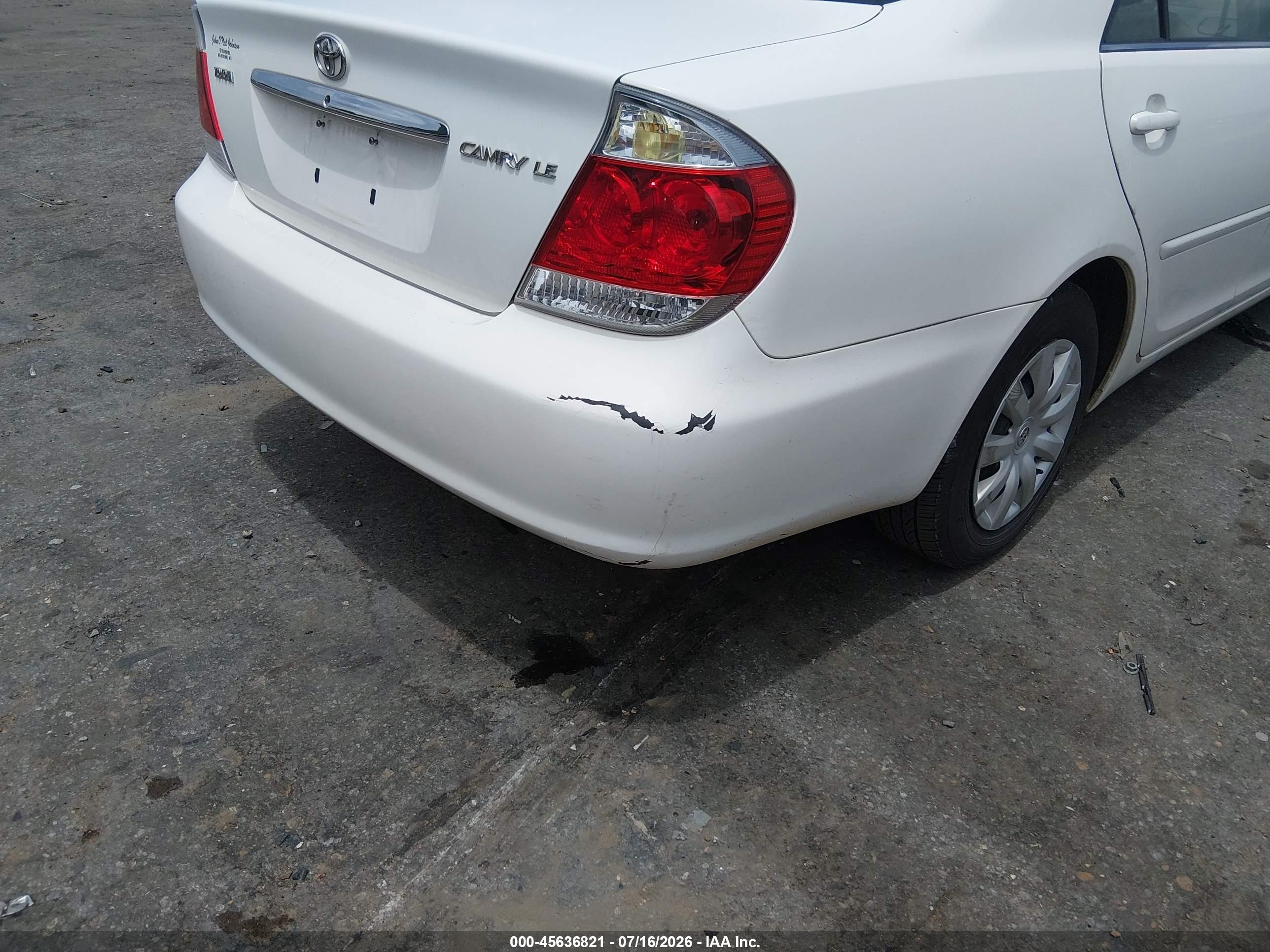2005 Toyota Camry Le White vin: 4T1BE32K55U026826