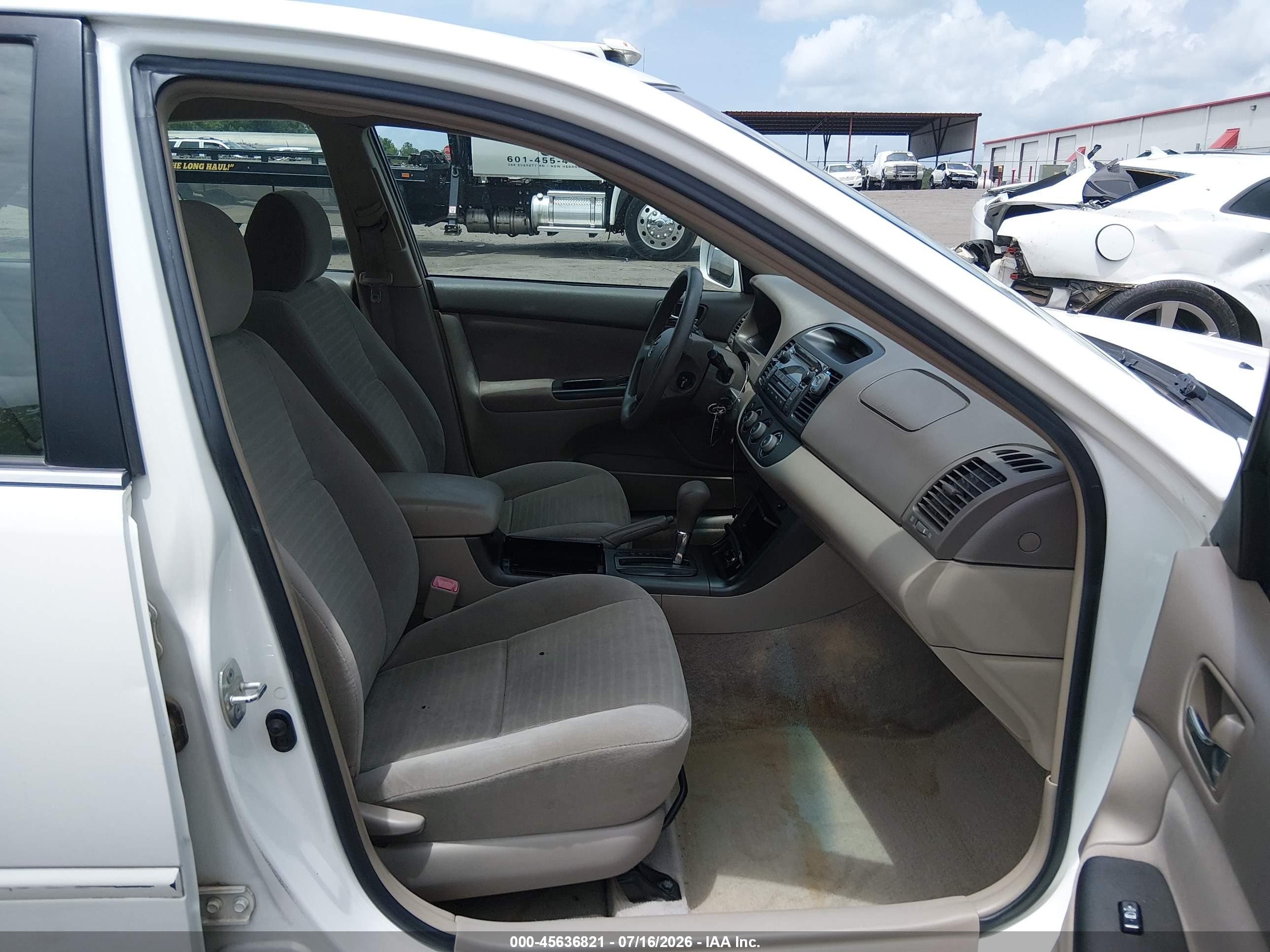 2005 Toyota Camry Le White vin: 4T1BE32K55U026826