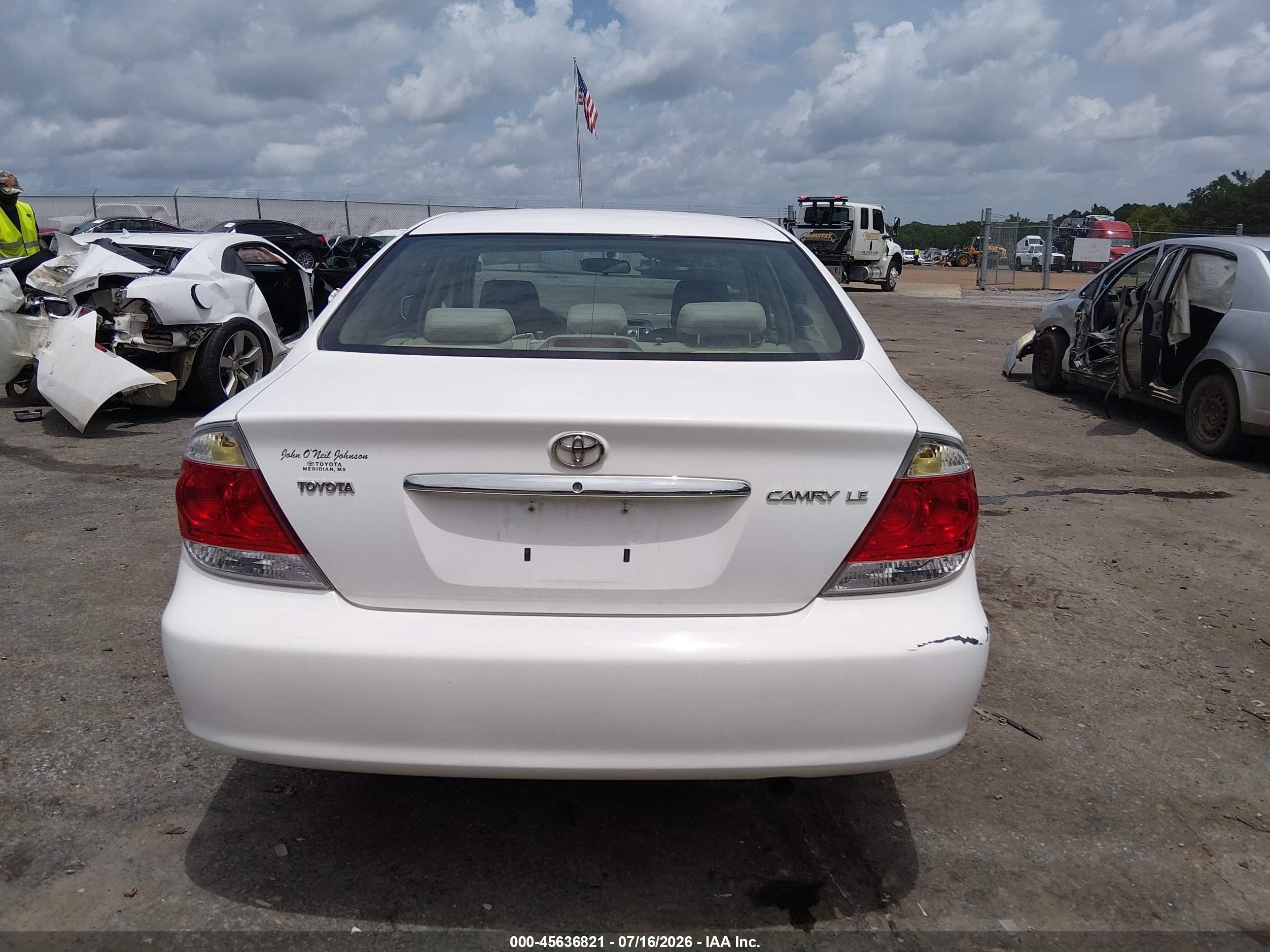 2005 Toyota Camry Le White vin: 4T1BE32K55U026826