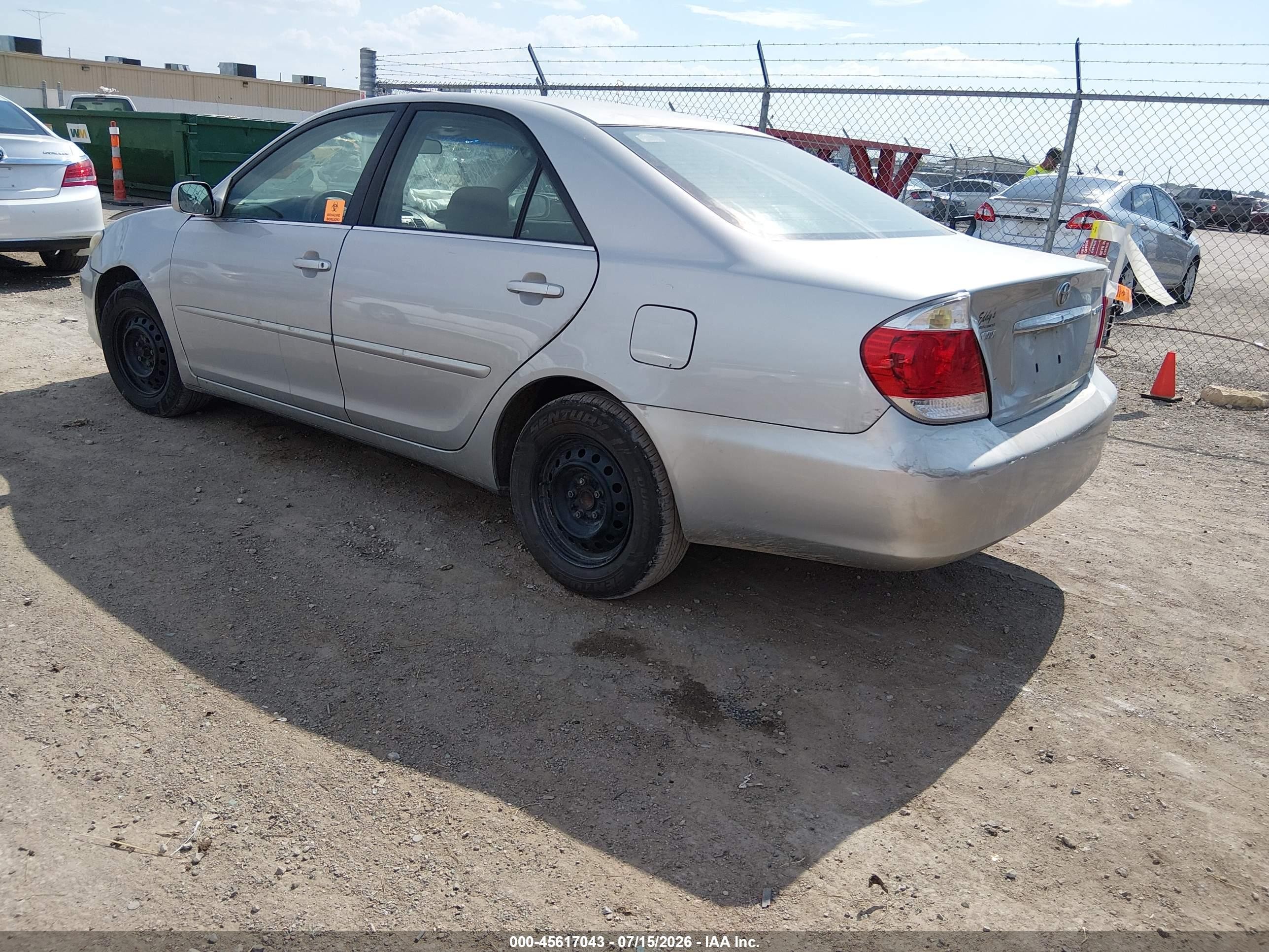 2005 Toyota Camry Le Gray vin: 4T1BE32K55U045926