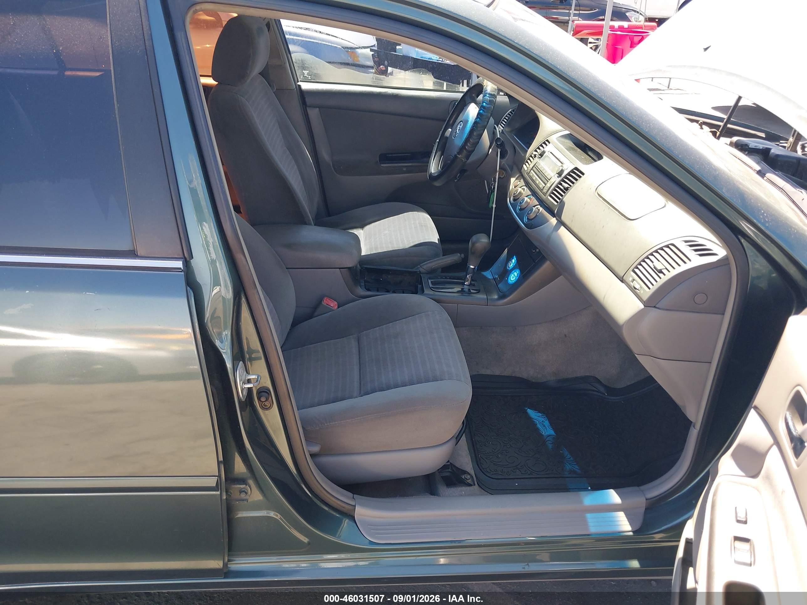 2005 Toyota Camry Le Green vin: 4T1BE32K55U054058