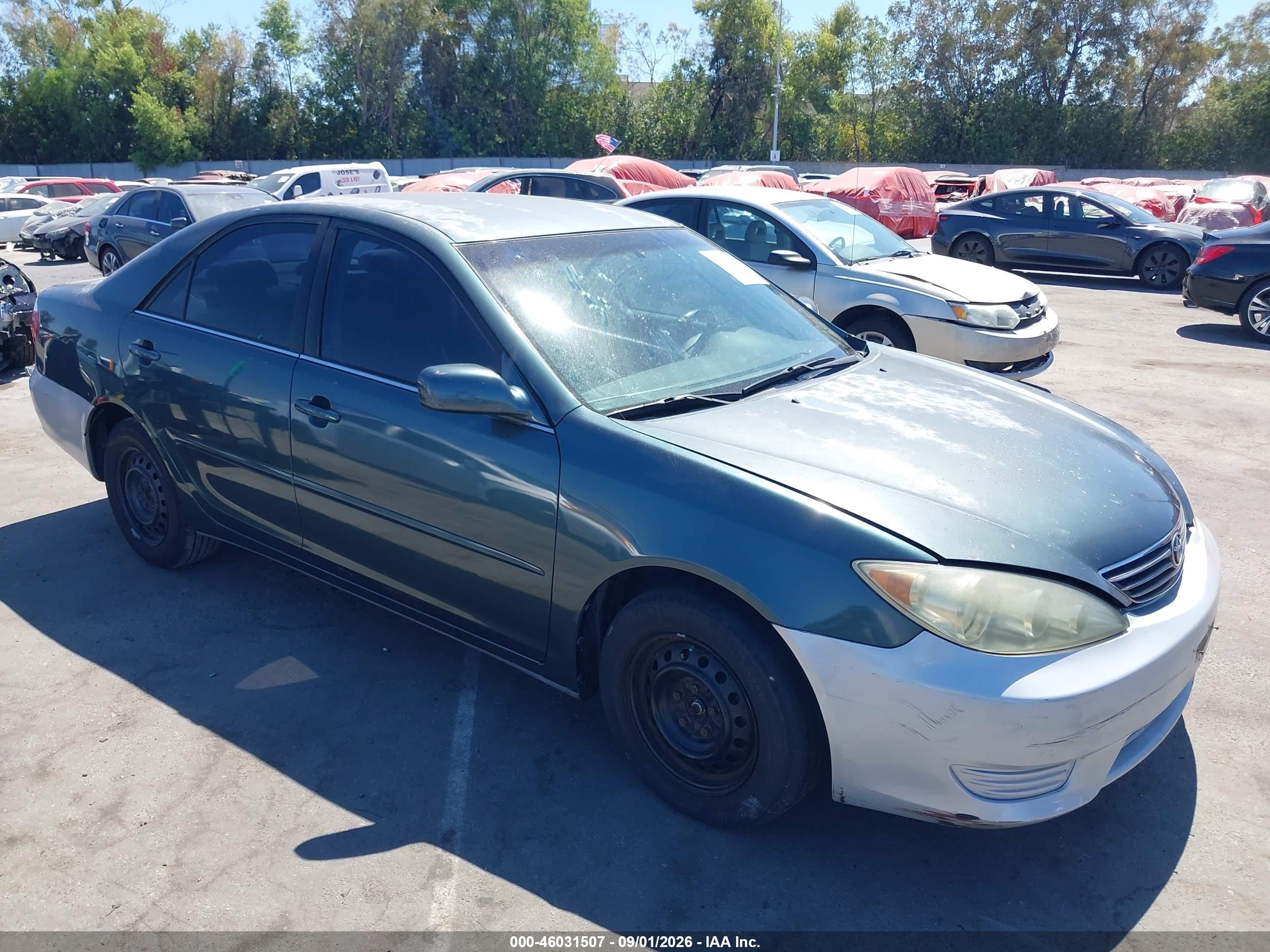 2005 Toyota Camry Le Green vin: 4T1BE32K55U054058