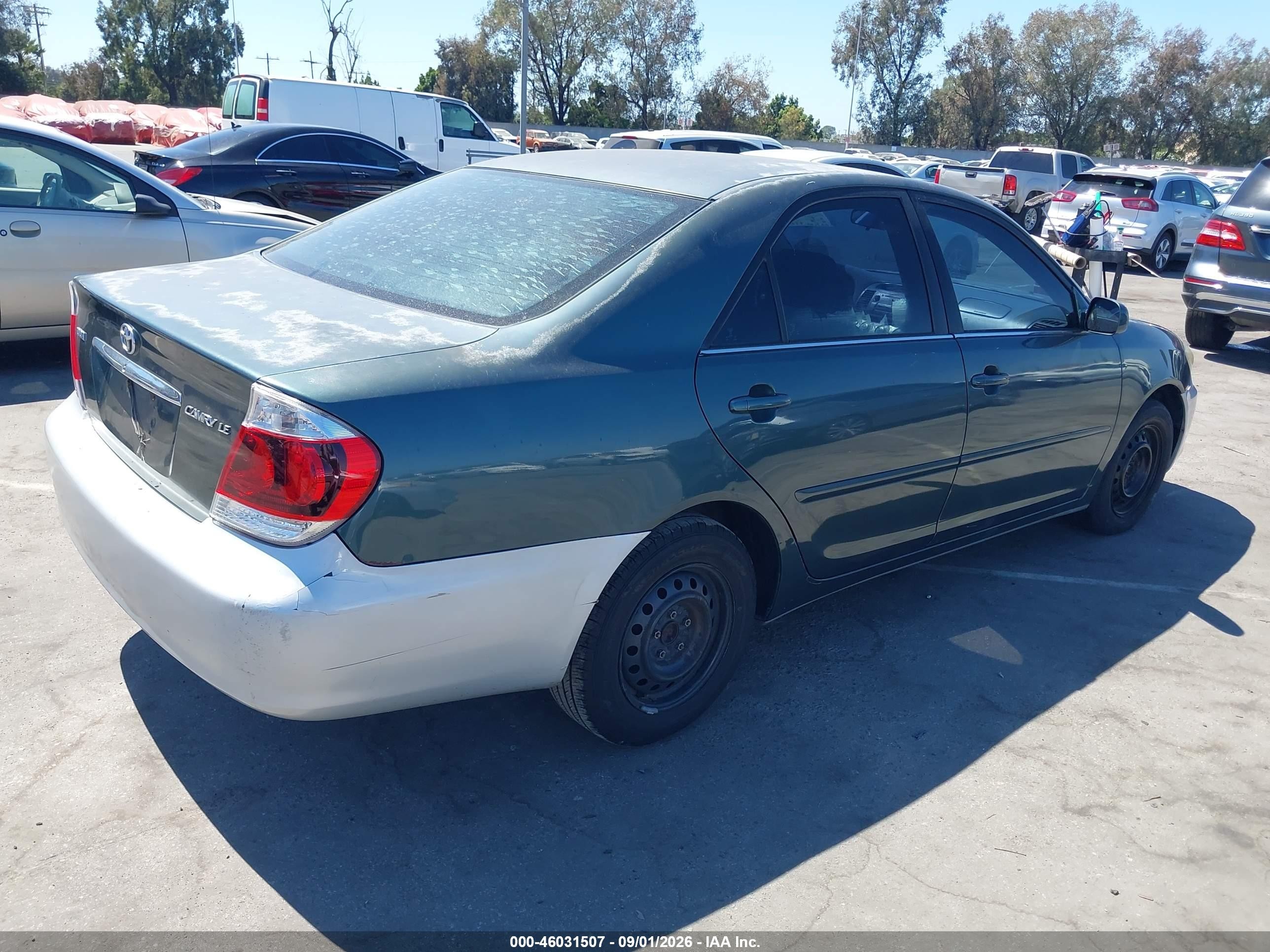 2005 Toyota Camry Le Green vin: 4T1BE32K55U054058
