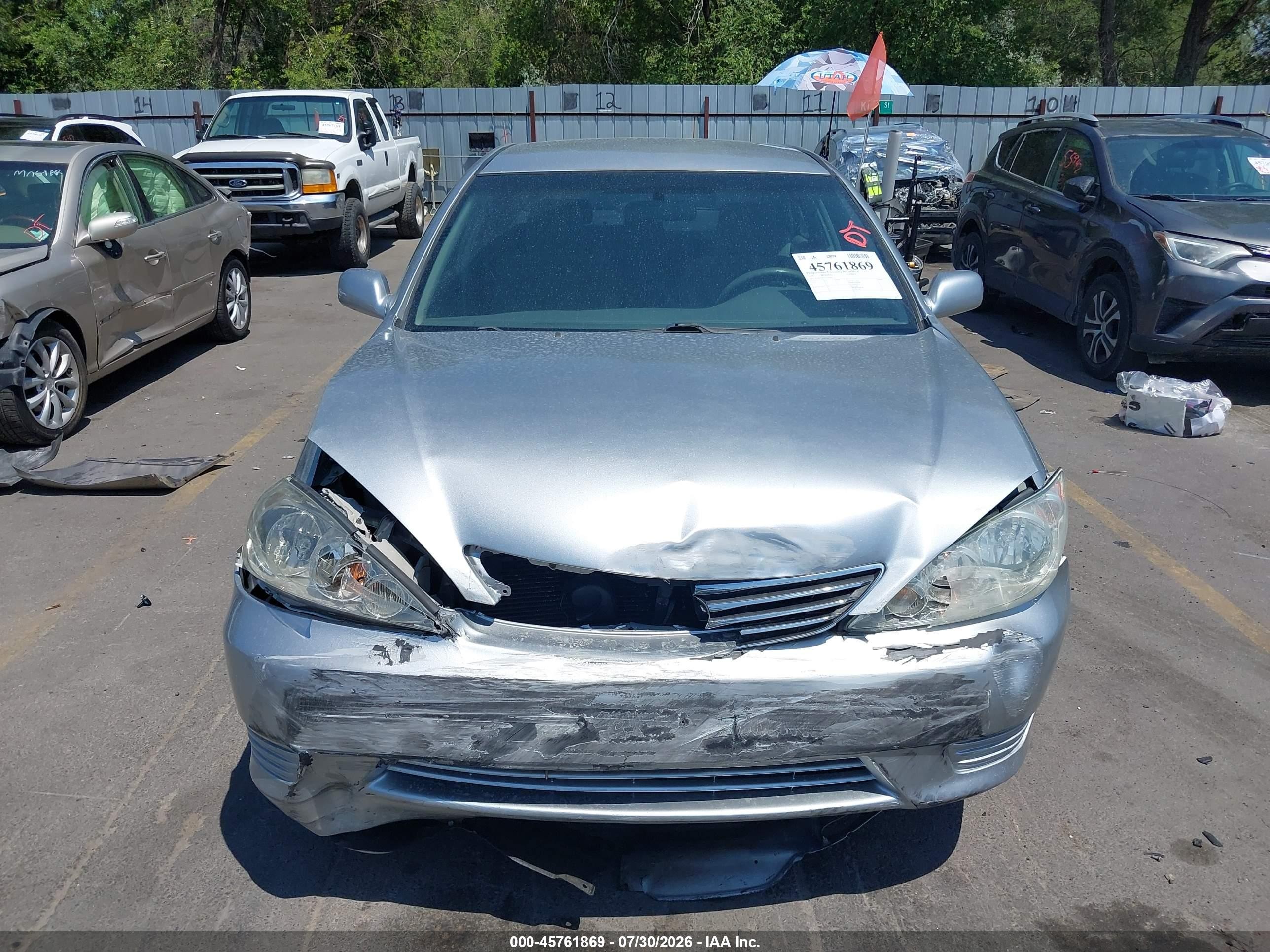 2005 Toyota Camry Le Gray vin: 4T1BE32K55U073483