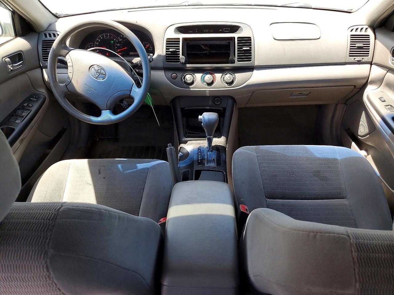 2005 Toyota Camry Le Silver vin: 4T1BE32K55U089666