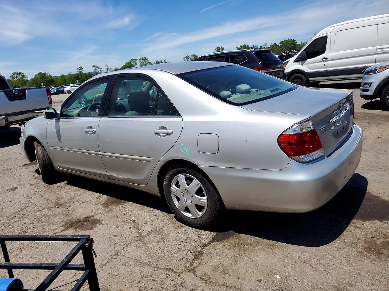 2005 Toyota Camry Le Silver vin: 4T1BE32K55U089666