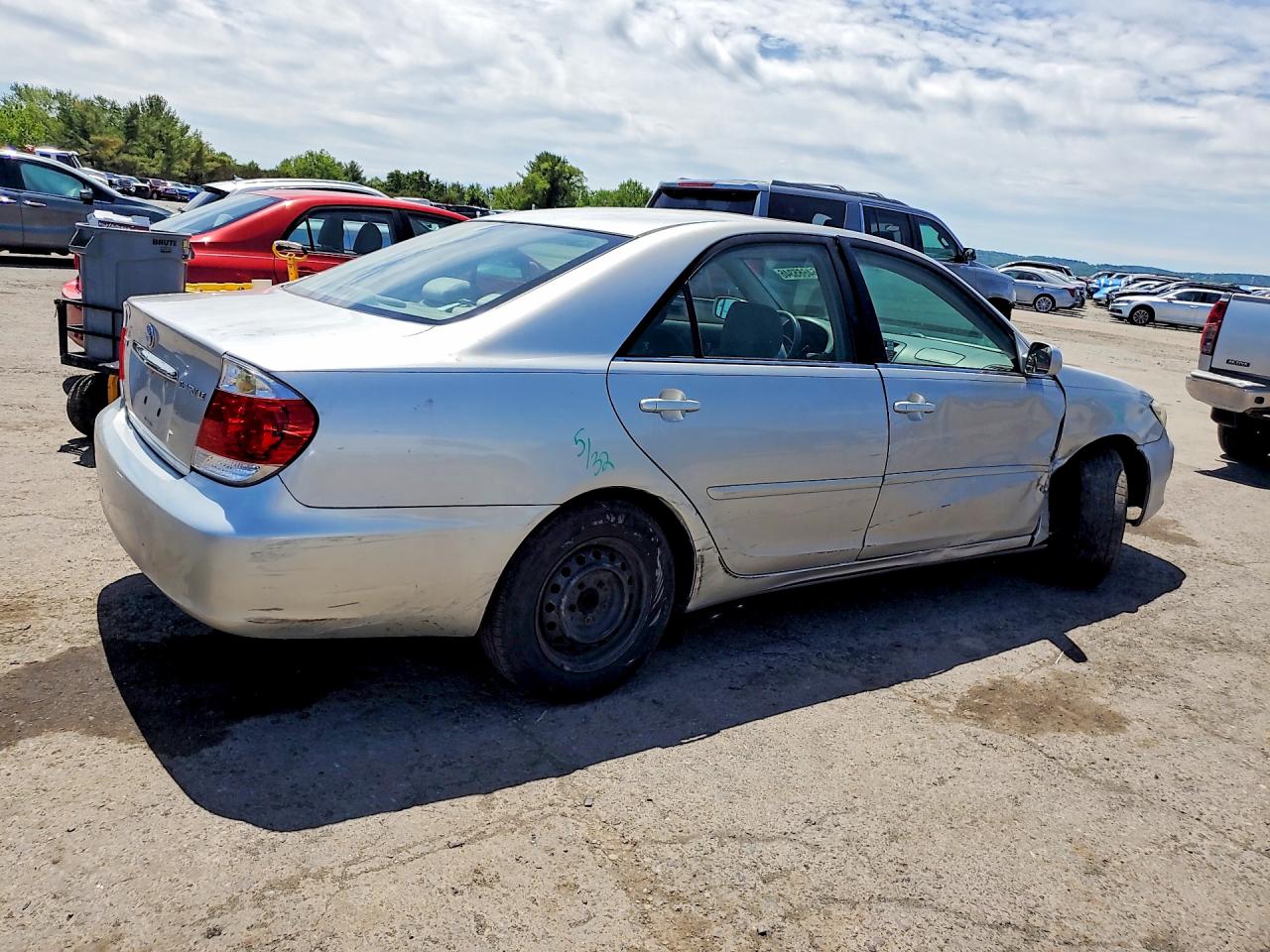 2005 Toyota Camry Le Silver vin: 4T1BE32K55U089666