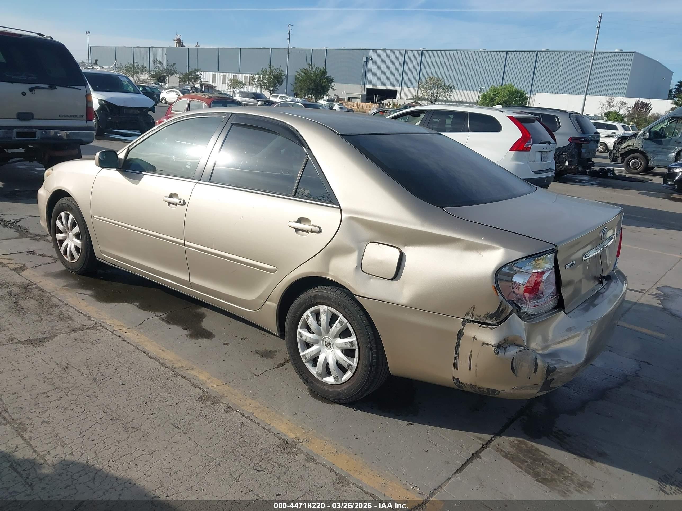 2005 Toyota Camry Le Gold vin: 4T1BE32K55U101881