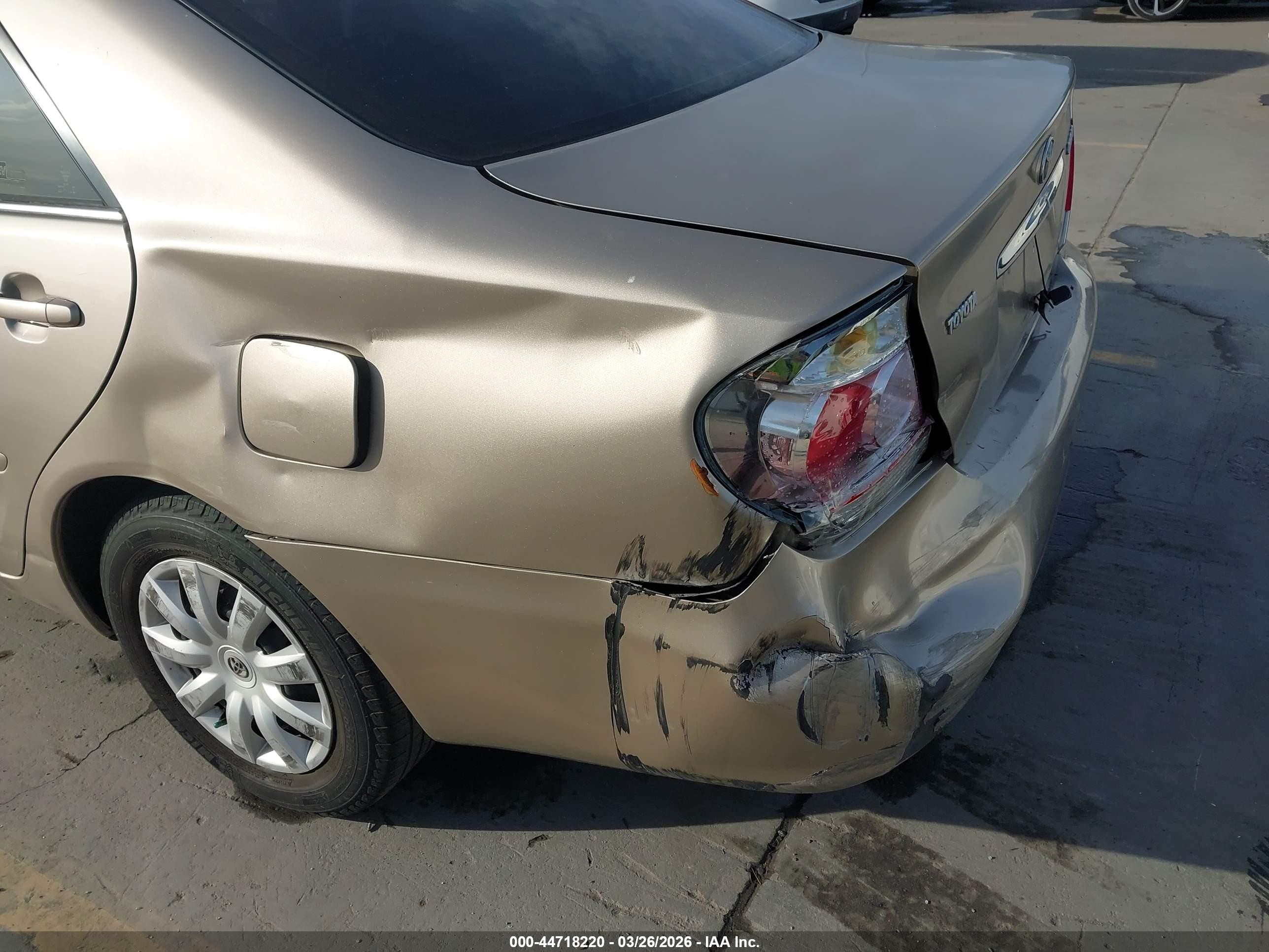 2005 Toyota Camry Le Gold vin: 4T1BE32K55U101881