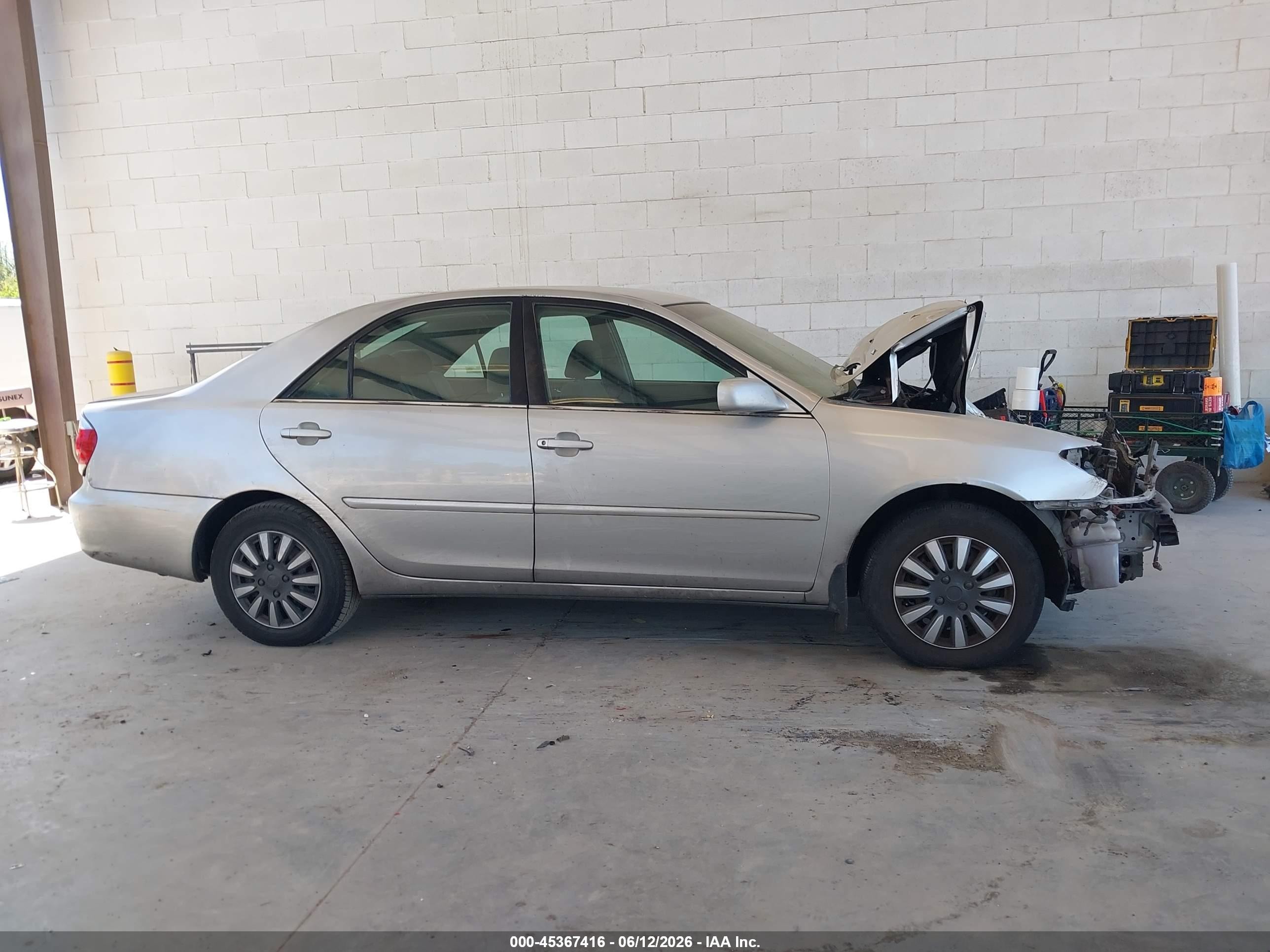 2005 Toyota Camry Std Silver vin: 4T1BE32K55U390745