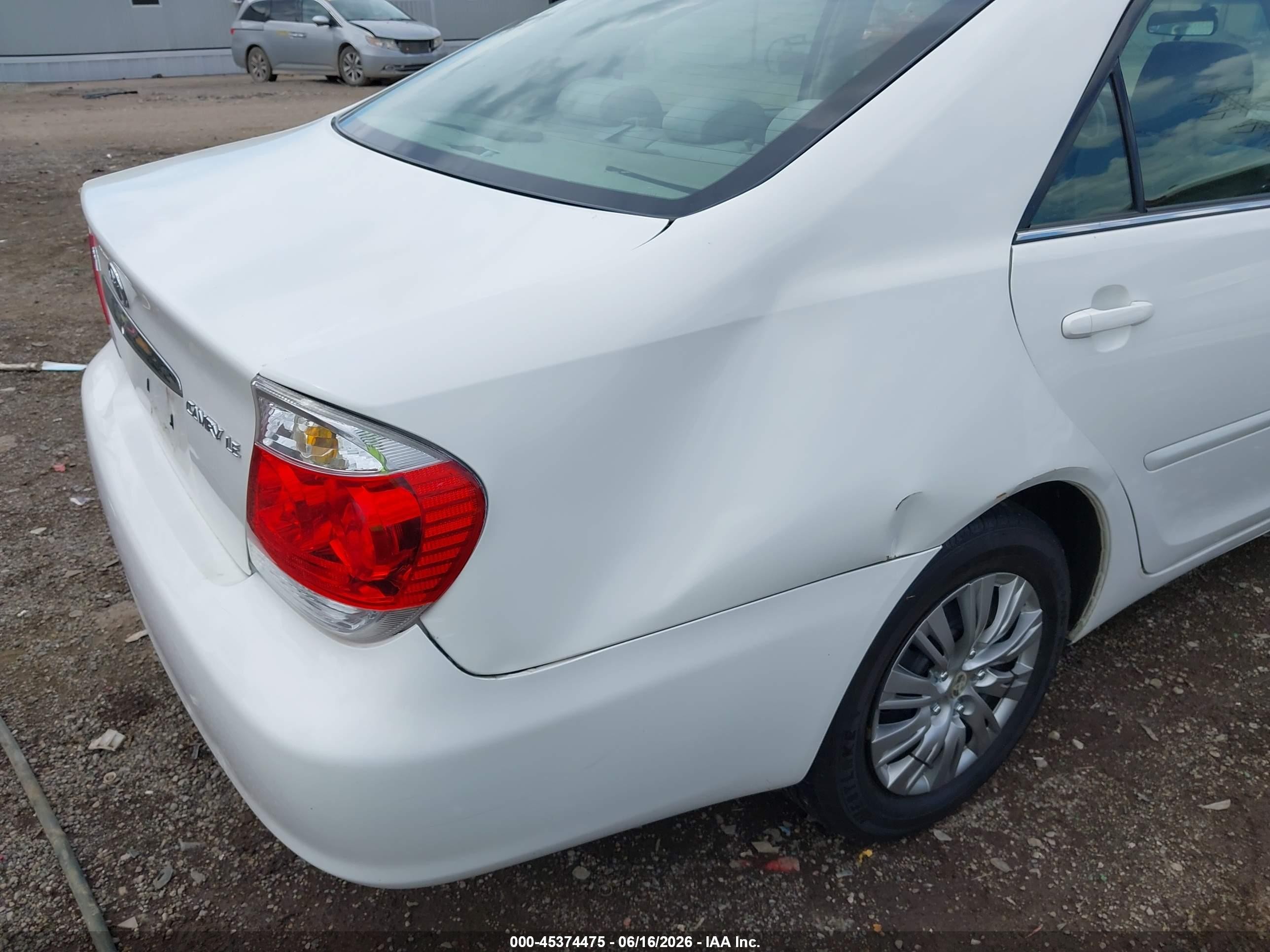2005 Toyota Camry Le White vin: 4T1BE32K55U393399