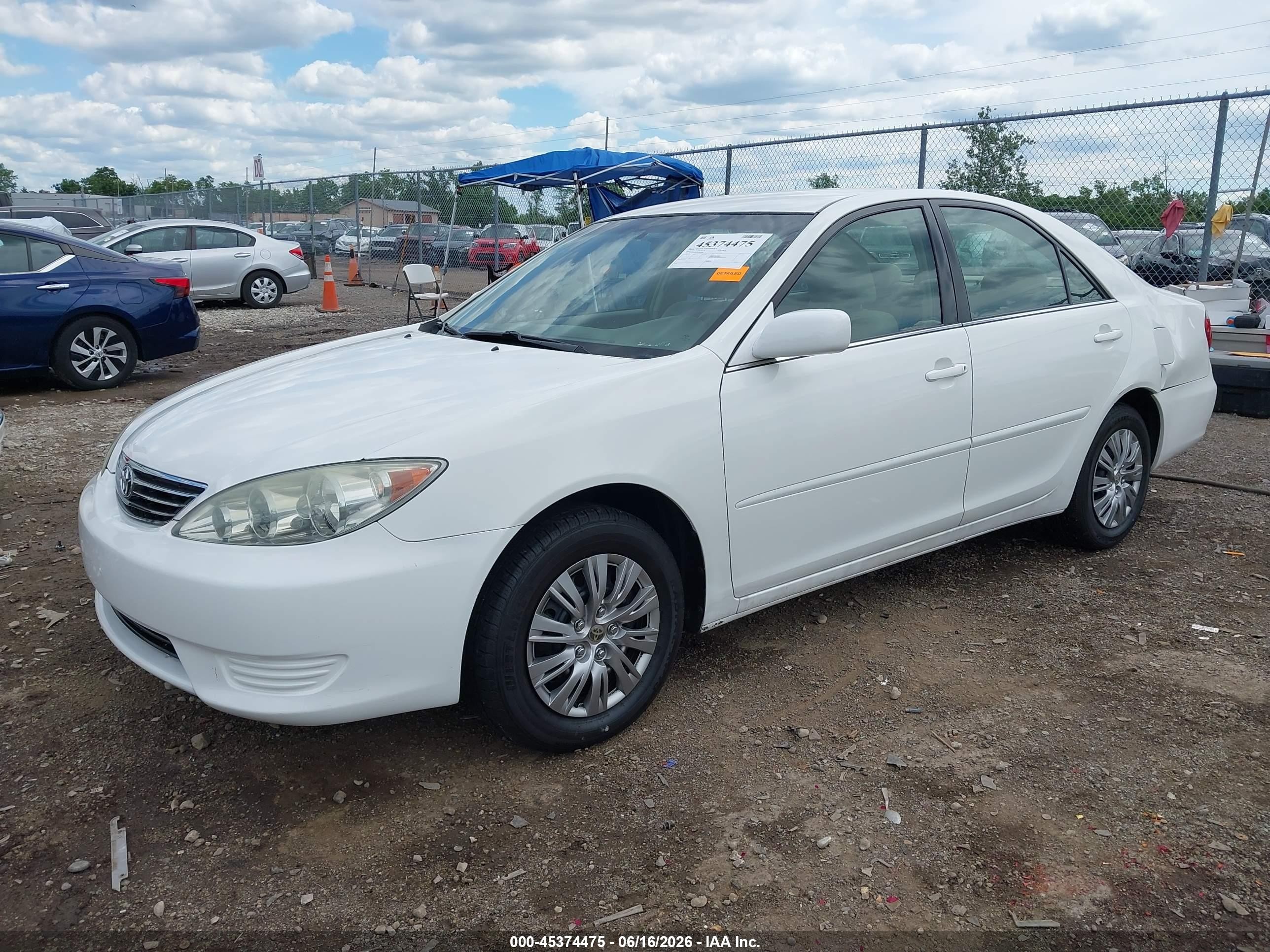 2005 Toyota Camry Le White vin: 4T1BE32K55U393399