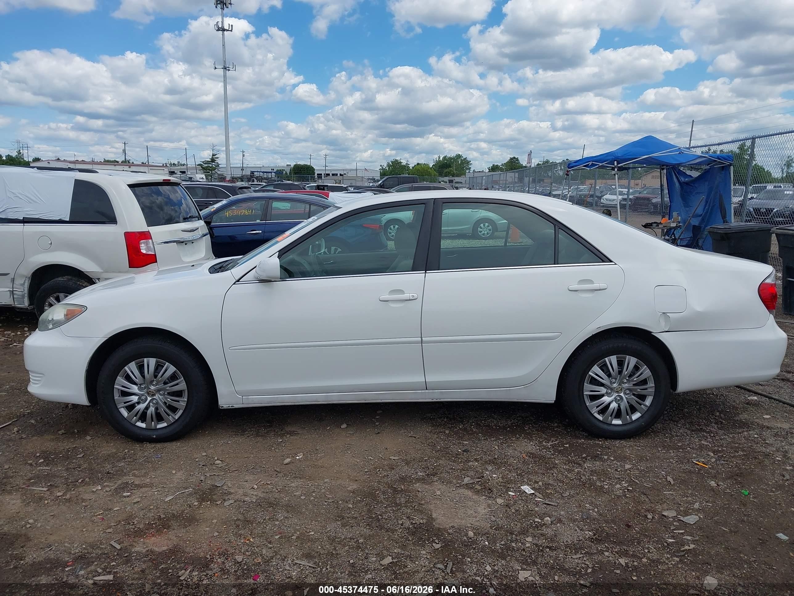 2005 Toyota Camry Le White vin: 4T1BE32K55U393399