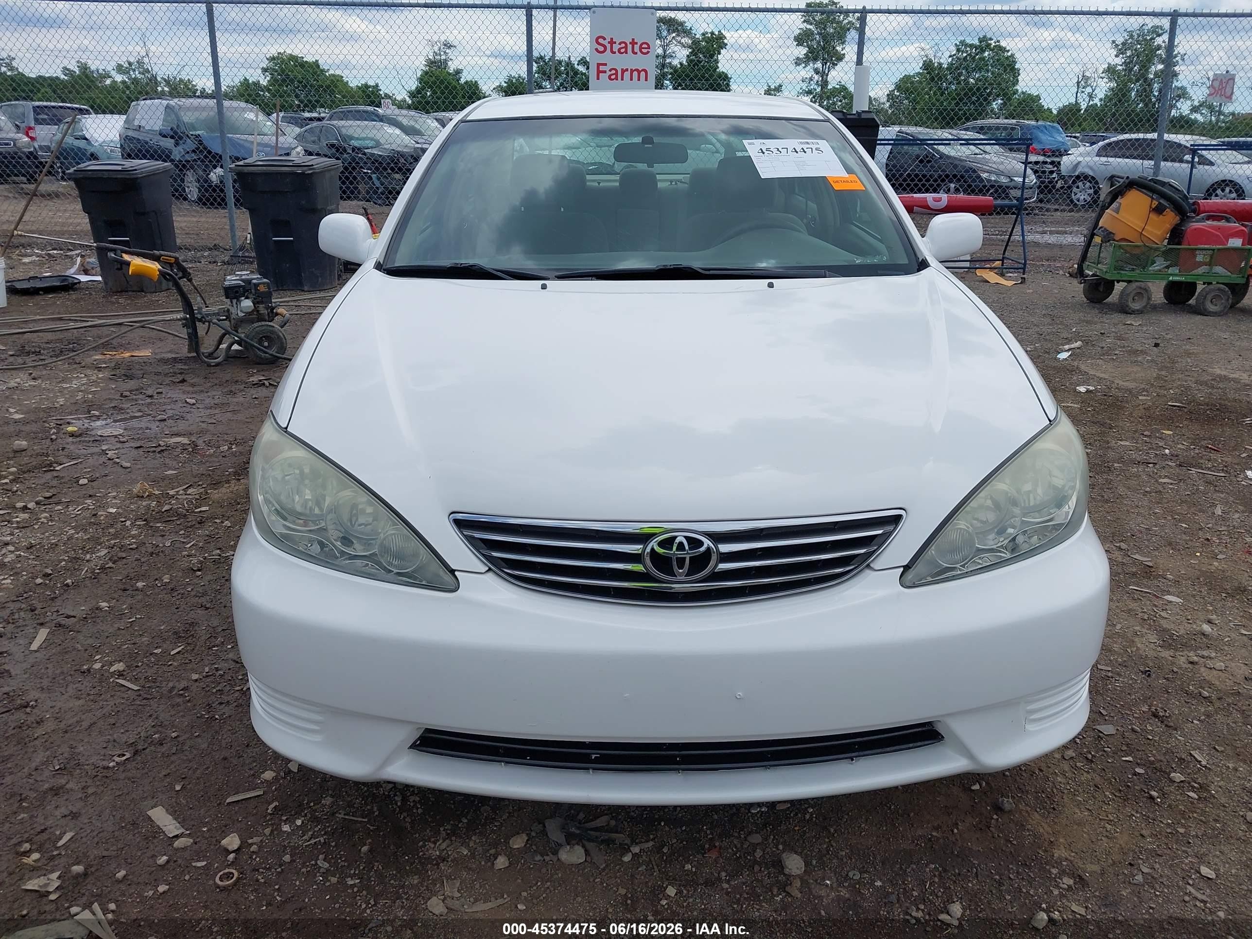 2005 Toyota Camry Le White vin: 4T1BE32K55U393399