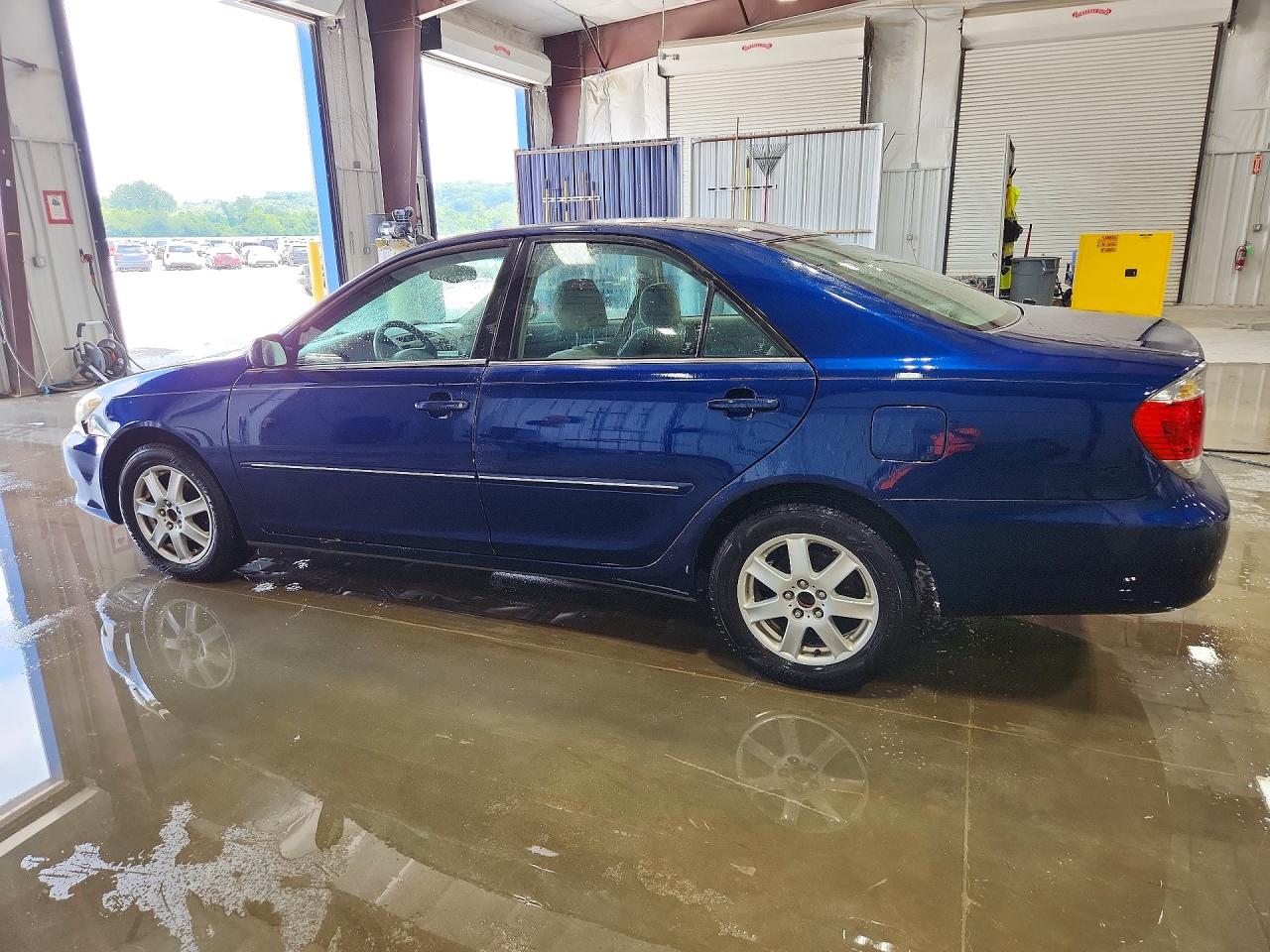 2005 Toyota Camry Xle Blue vin: 4T1BE32K55U404935